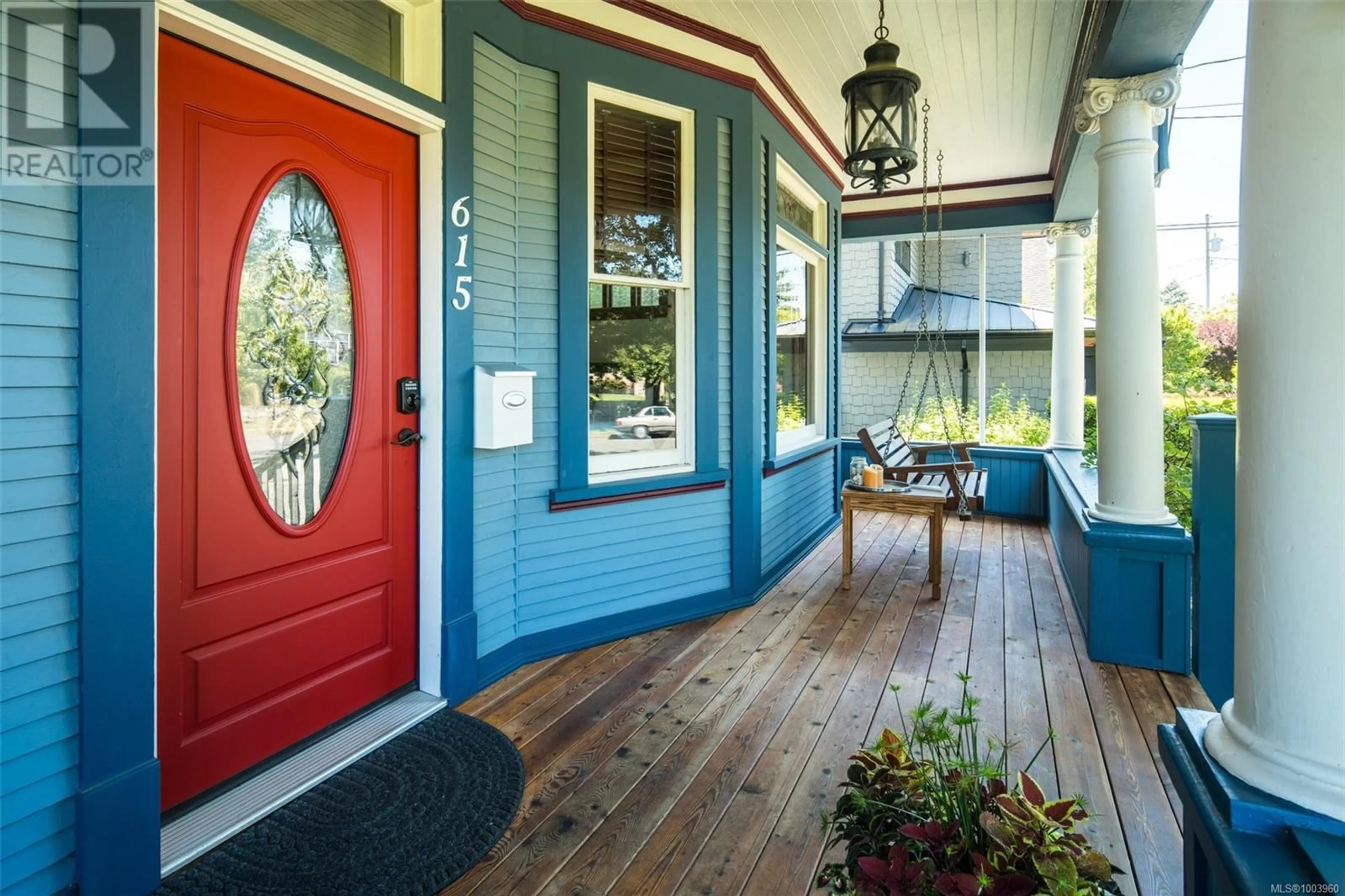 Indoor entryway for 615 HARBINGER AVENUE, Victoria British Columbia V8V4H9