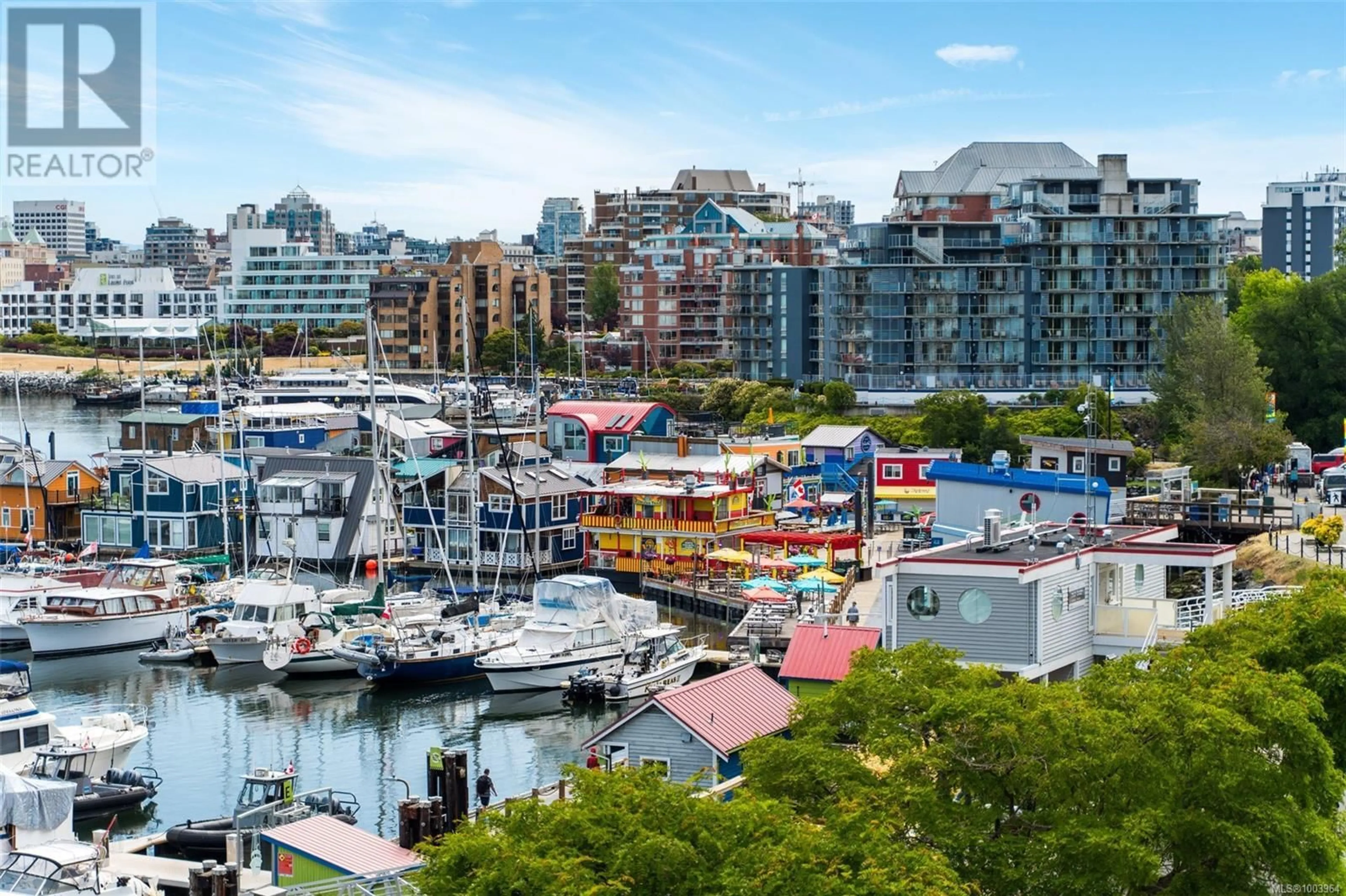A pic from outside/outdoor area/front of a property/back of a property/a pic from drone, water/lake/river/ocean view for 501 - 21 DALLAS ROAD, Victoria British Columbia V8V4Z9