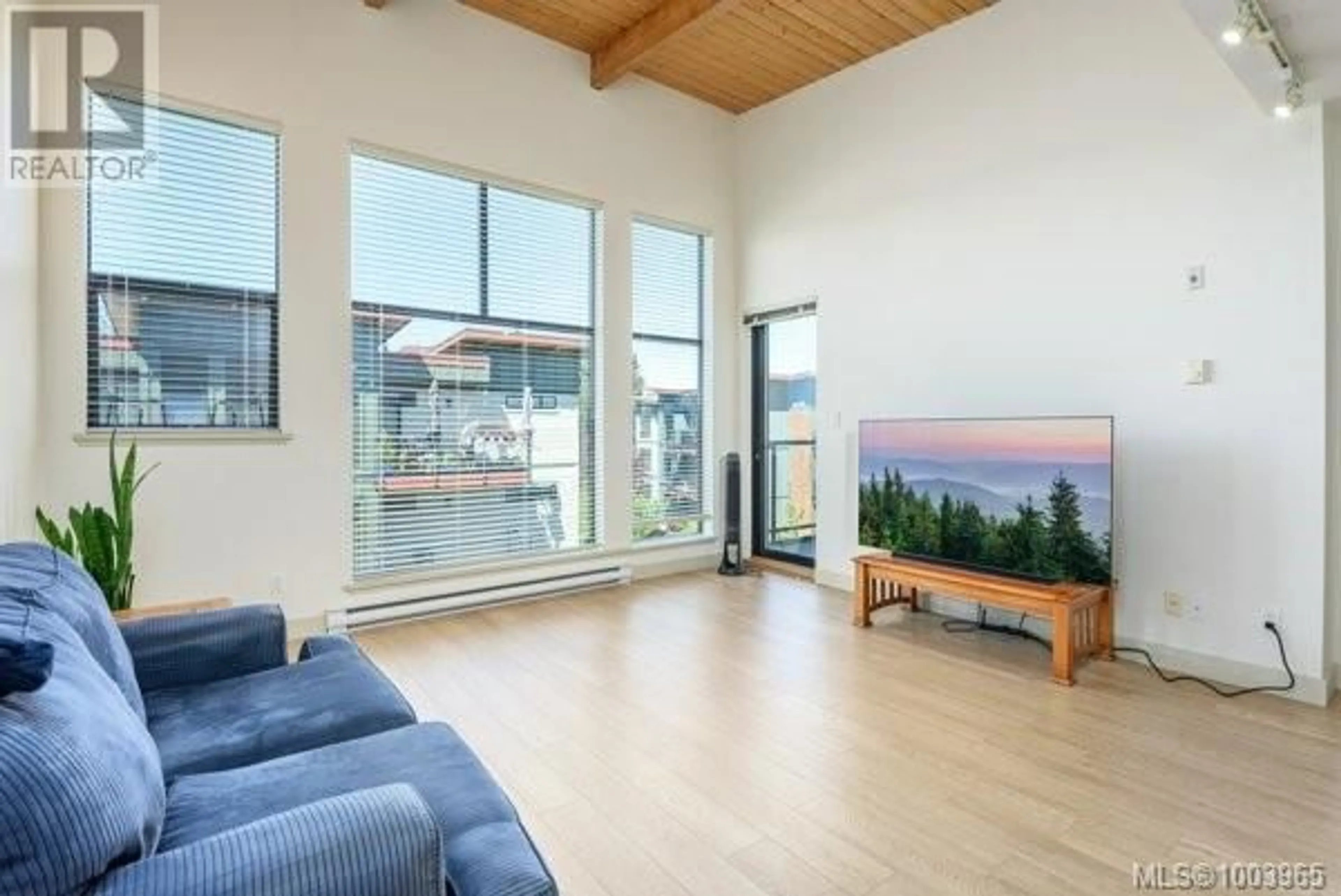 Living room with furniture, wood/laminate floor for 145 - 2300 MANSFIELD DRIVE, Courtenay British Columbia V9N3S3