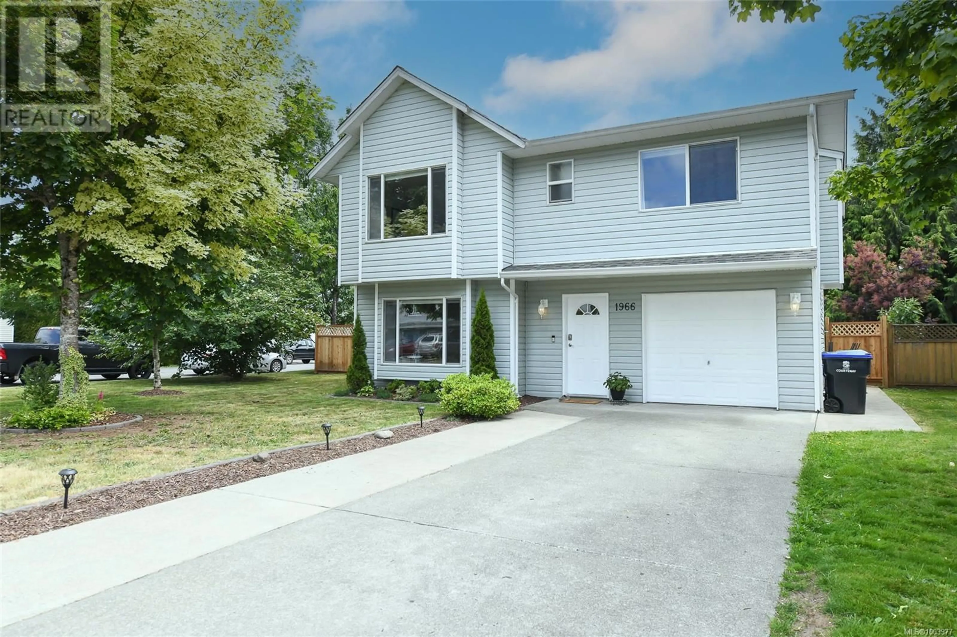 Home with vinyl exterior material, street for 1966 13TH STREET, Courtenay British Columbia V9N8Y6