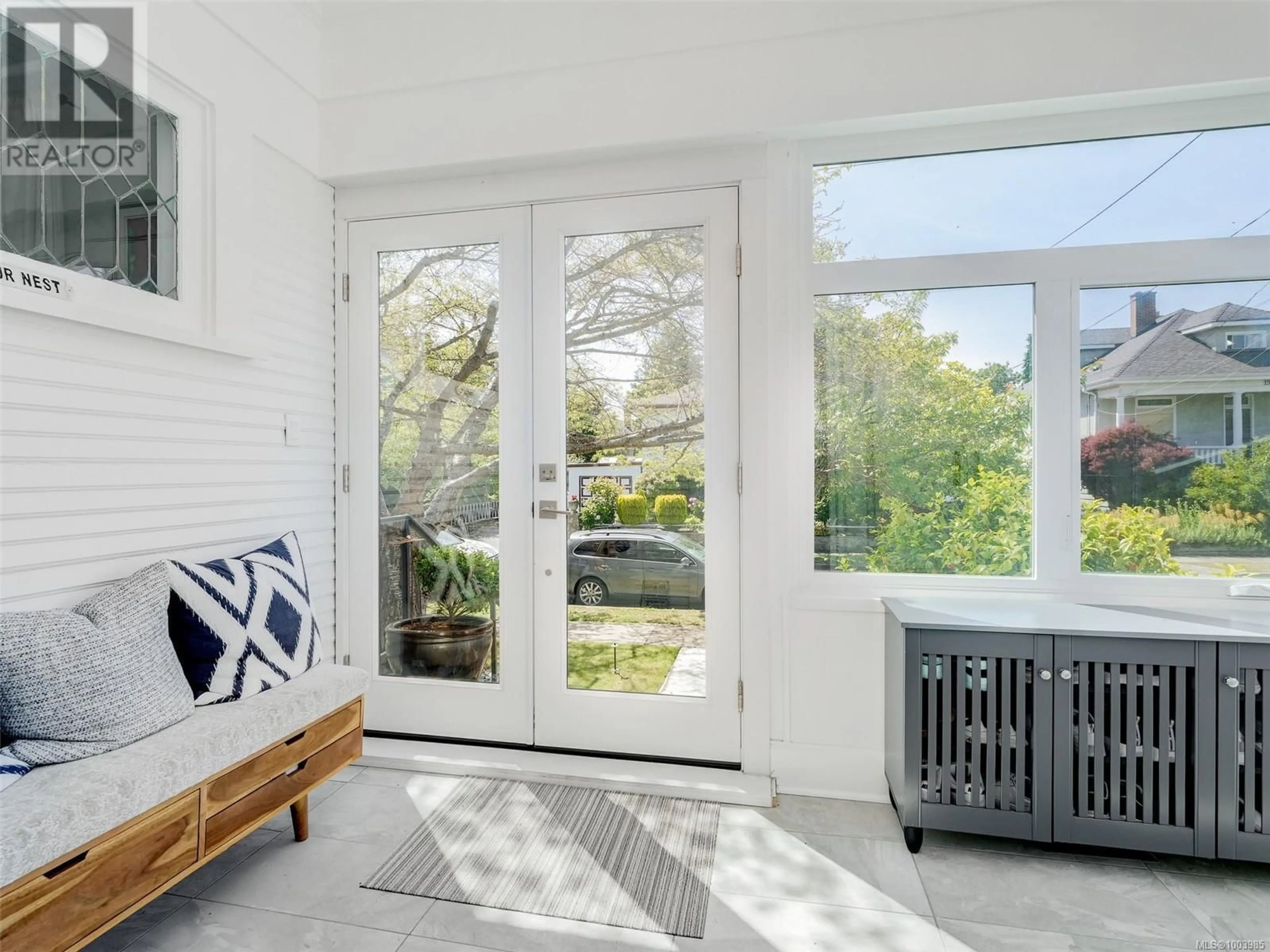 Indoor entryway for 1803 DAVIE STREET, Victoria British Columbia V8R4W5