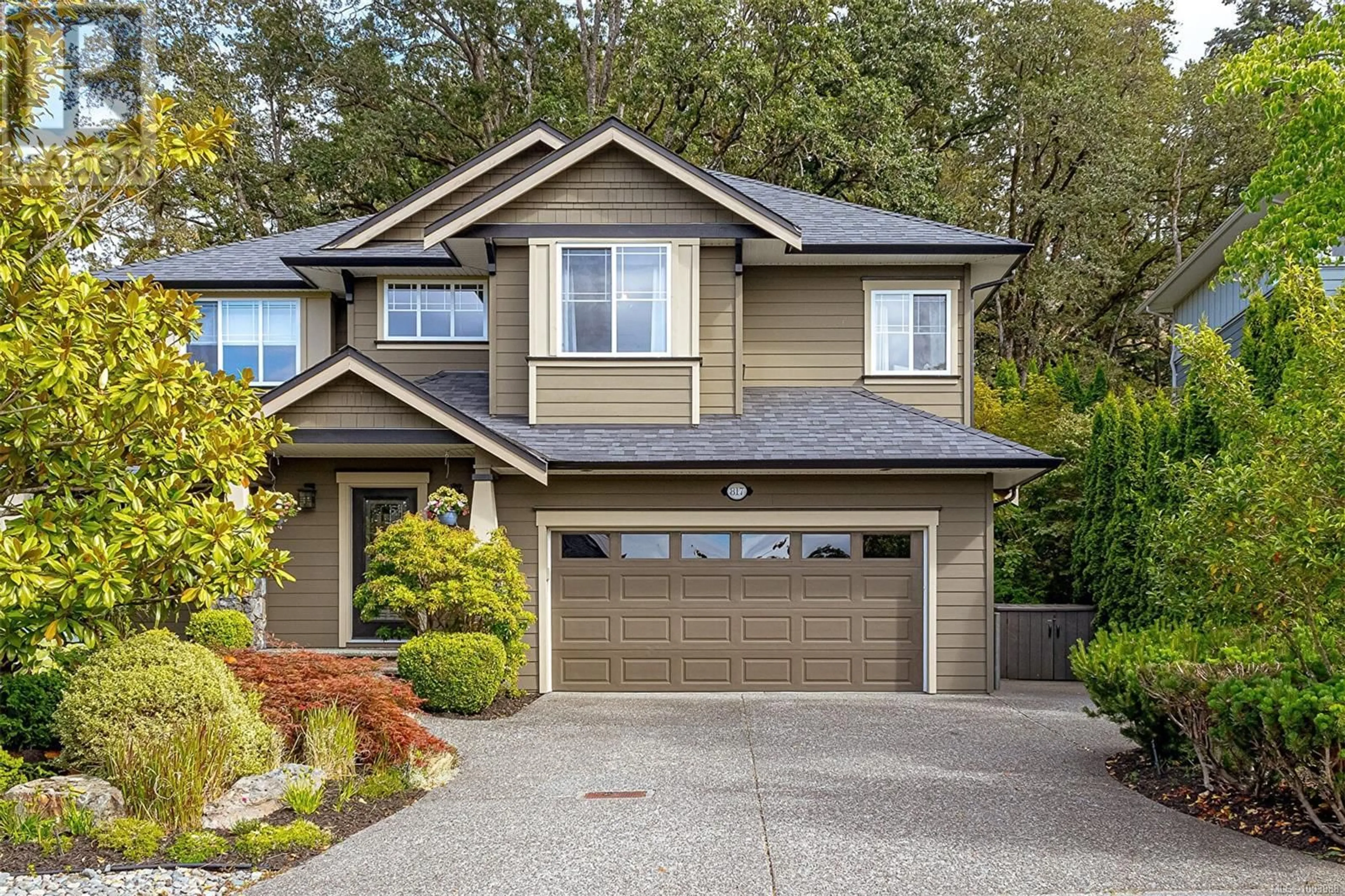 Home with vinyl exterior material, street for 817 ROGERS WAY, Saanich British Columbia V8X5L1