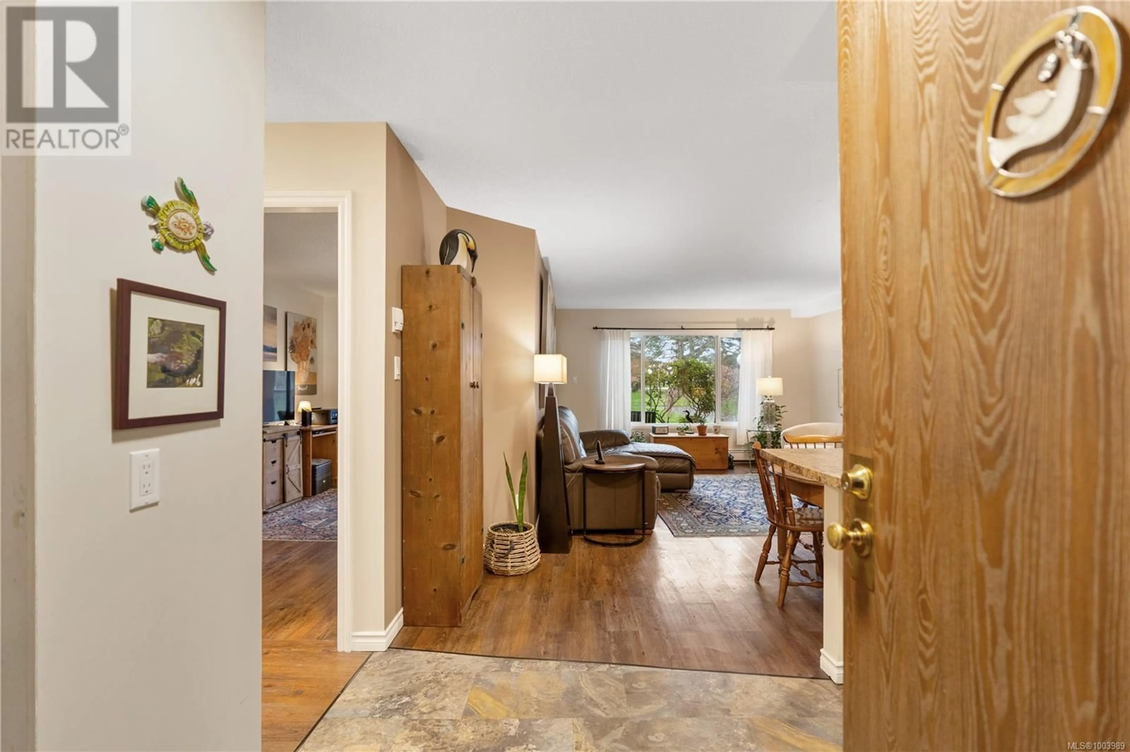 Indoor entryway for 115 - 10110 FIFTH STREET, Sidney British Columbia V8L2X9