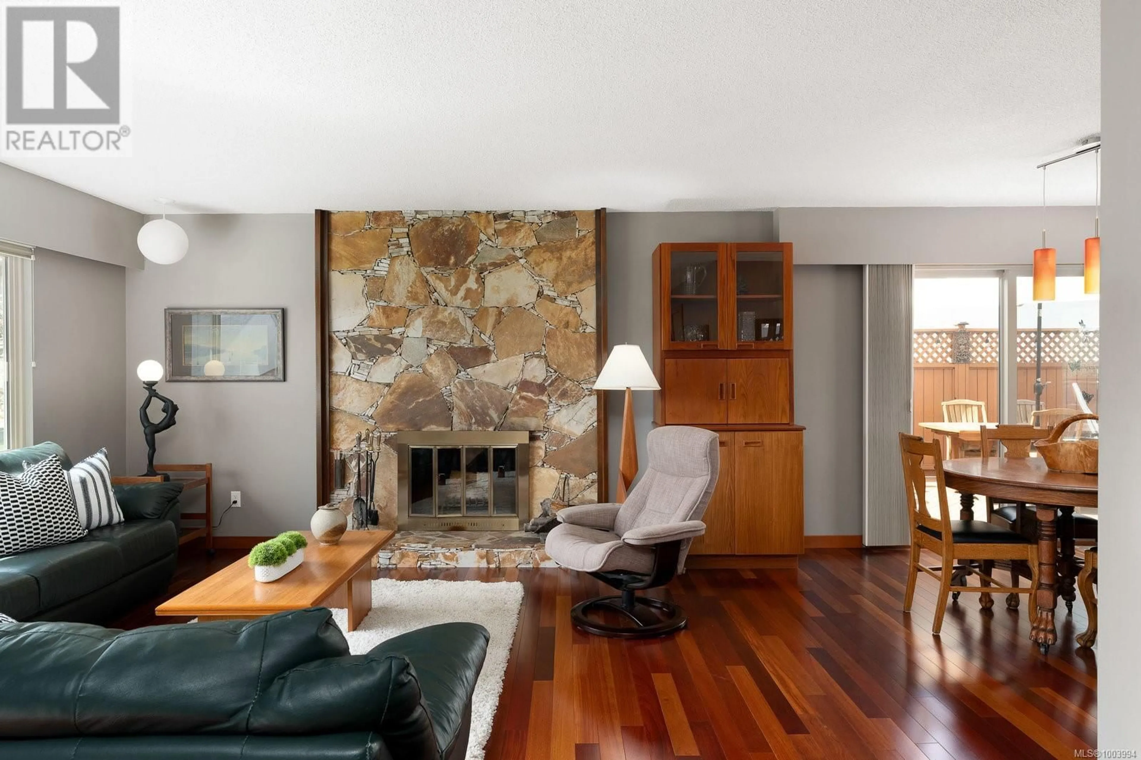 Living room with furniture, unknown for 3916 LANDIS PLACE, Saanich British Columbia V8X4C1