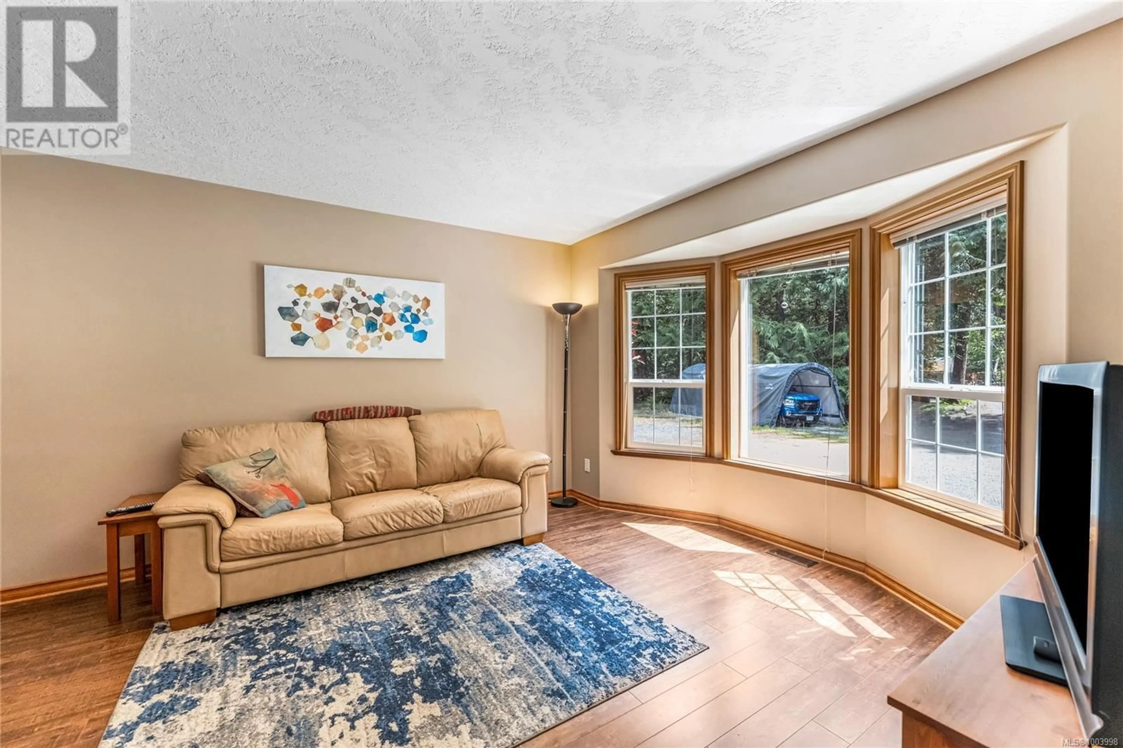 Living room with furniture, unknown for 1850 LAKEWOOD ROAD, Shawnigan Lake British Columbia V0R2W0