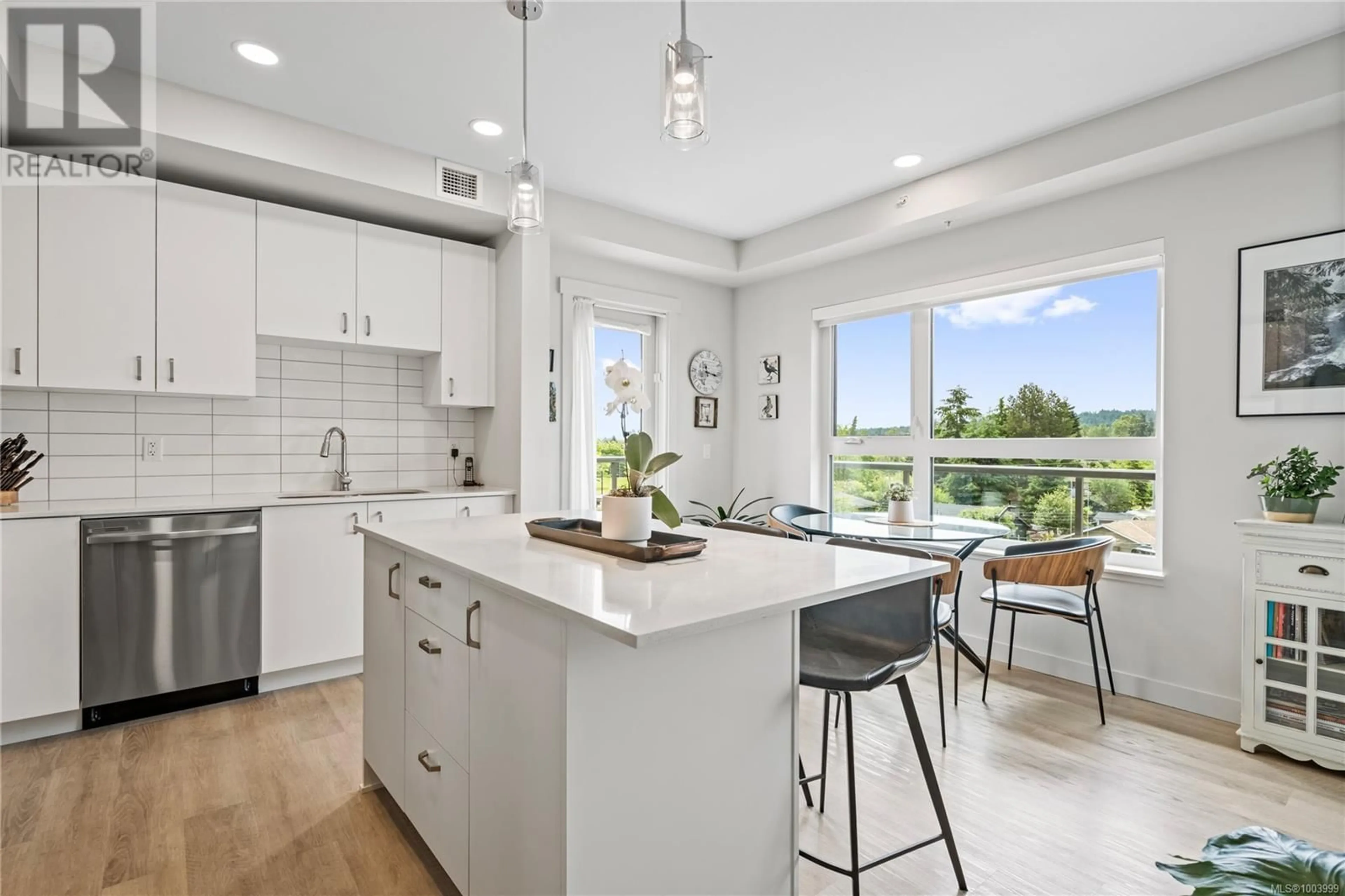 Open concept kitchen, ceramic/tile floor for 412 - 140 JENSEN AVENUE, Parksville British Columbia V9P0H7