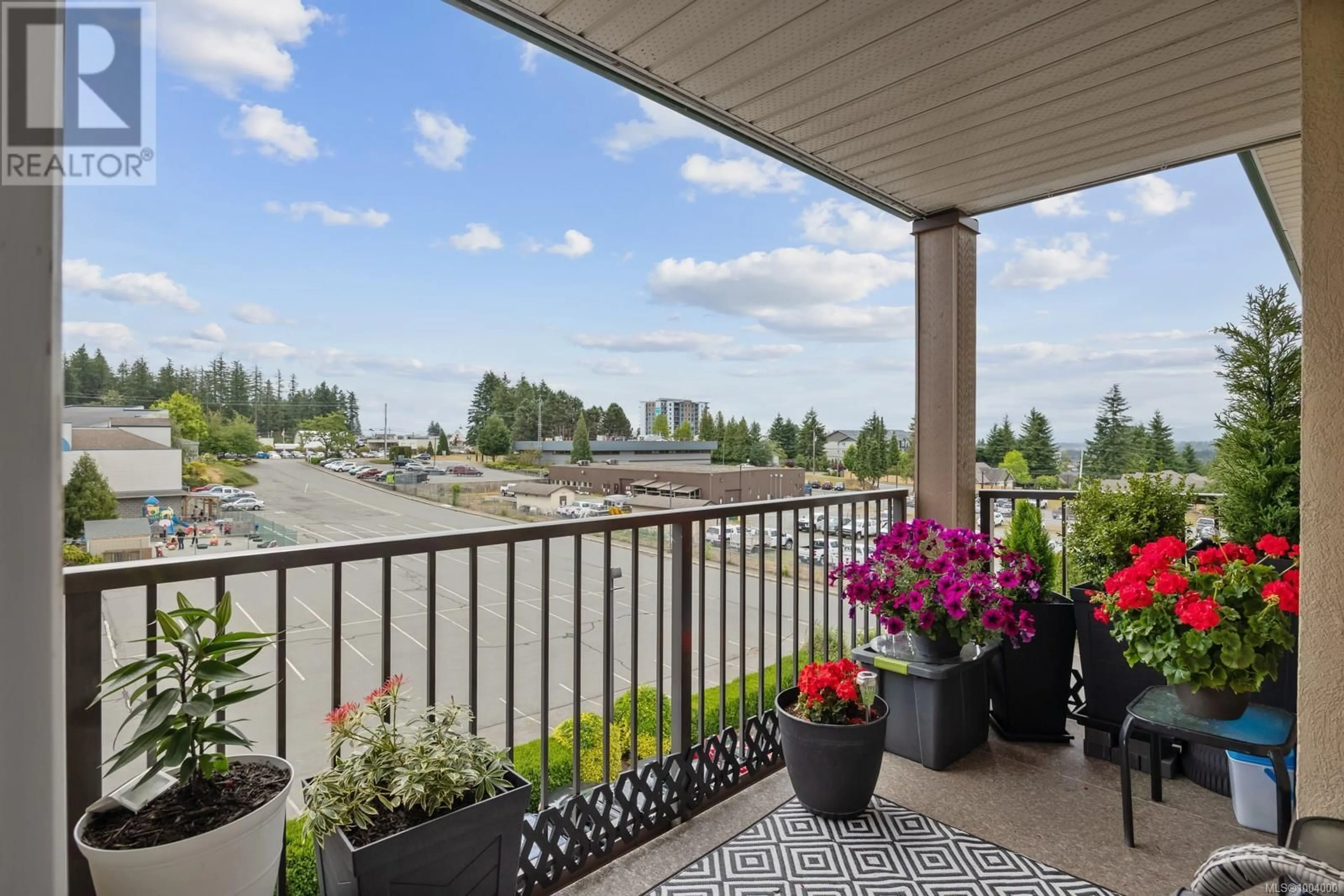 Patio, water/lake/river/ocean view for 402 - 280 DOGWOOD STREET SOUTH, Campbell River British Columbia V9W6Y7