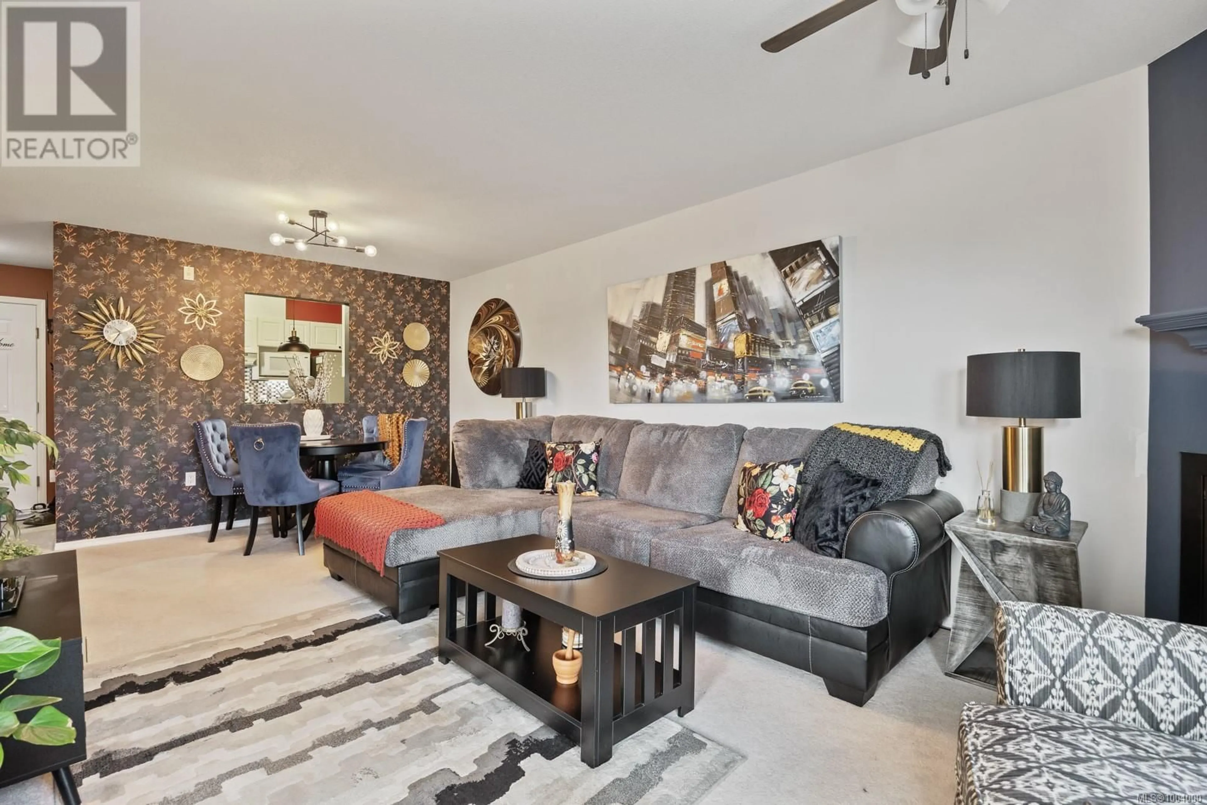 Living room with furniture, unknown for 402 - 280 DOGWOOD STREET SOUTH, Campbell River British Columbia V9W6Y7