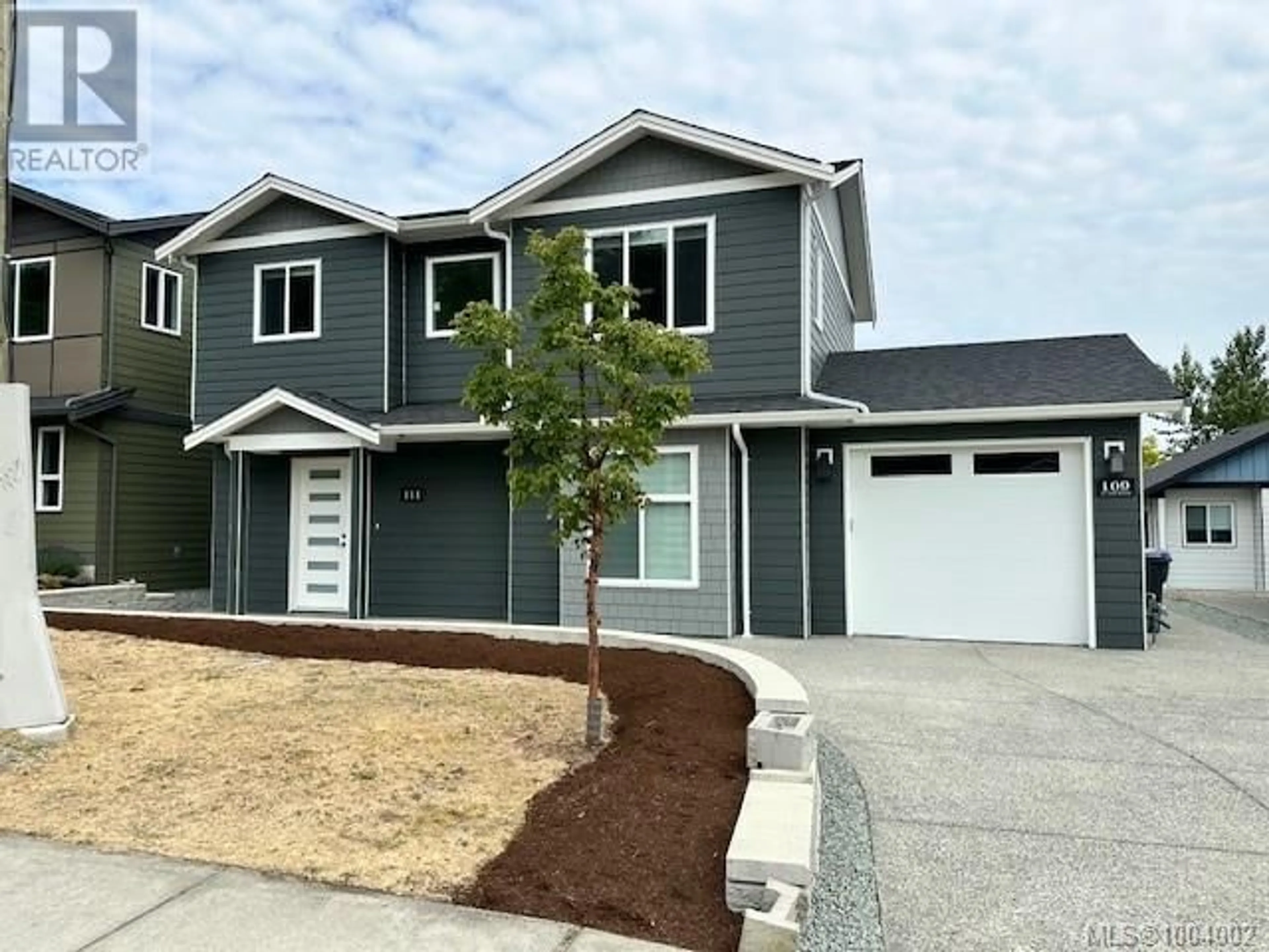 Home with vinyl exterior material, street for 111 DESPARD AVENUE WEST, Parksville British Columbia V9P1L4