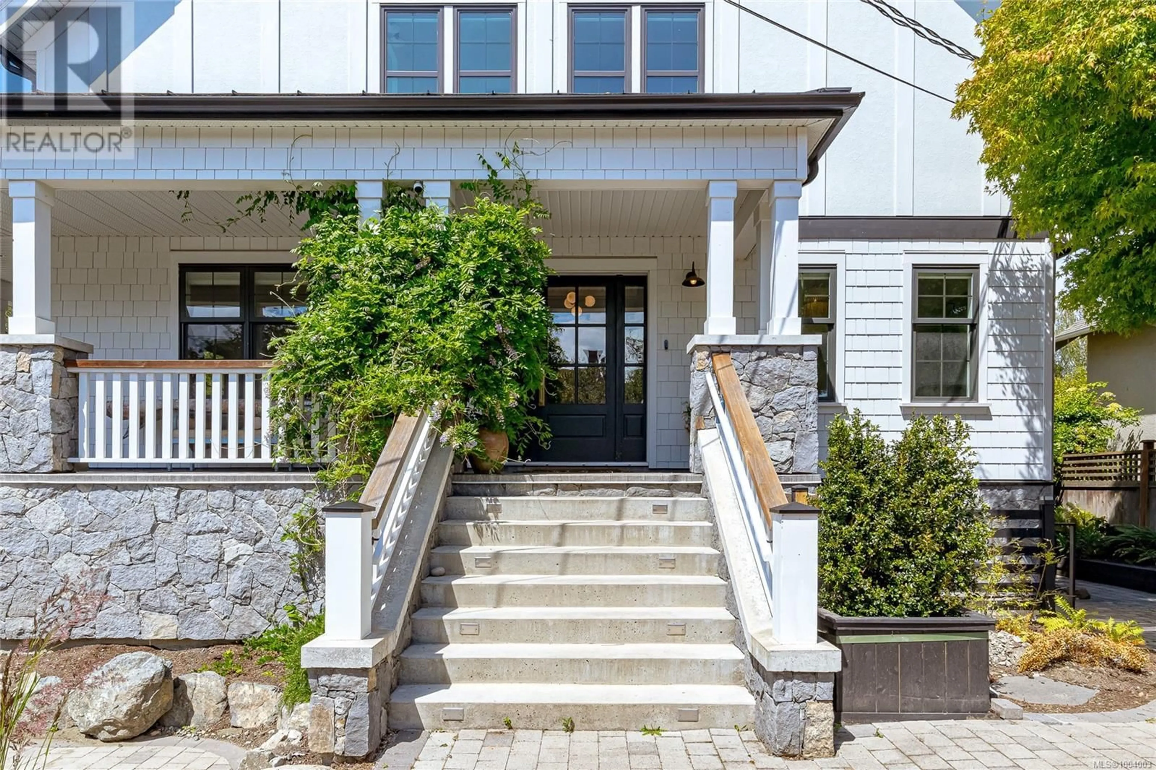 Indoor entryway for 1150 MCCLURE STREET, Victoria British Columbia V8V3G2