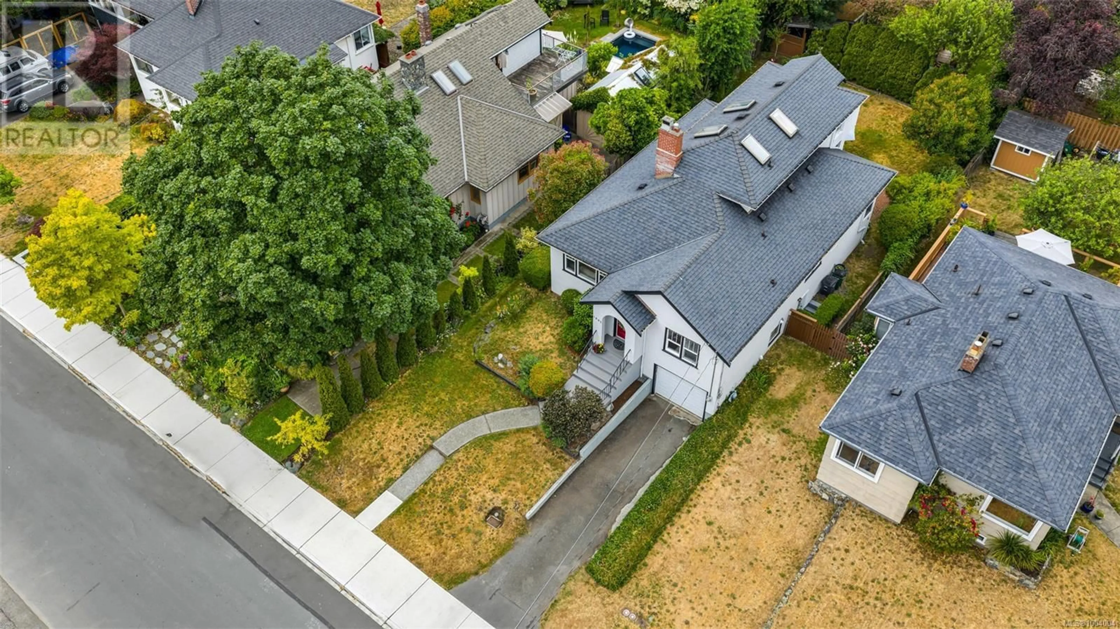 A pic from outside/outdoor area/front of a property/back of a property/a pic from drone, street for 1892 TAYLOR STREET, Saanich British Columbia V8R3G6