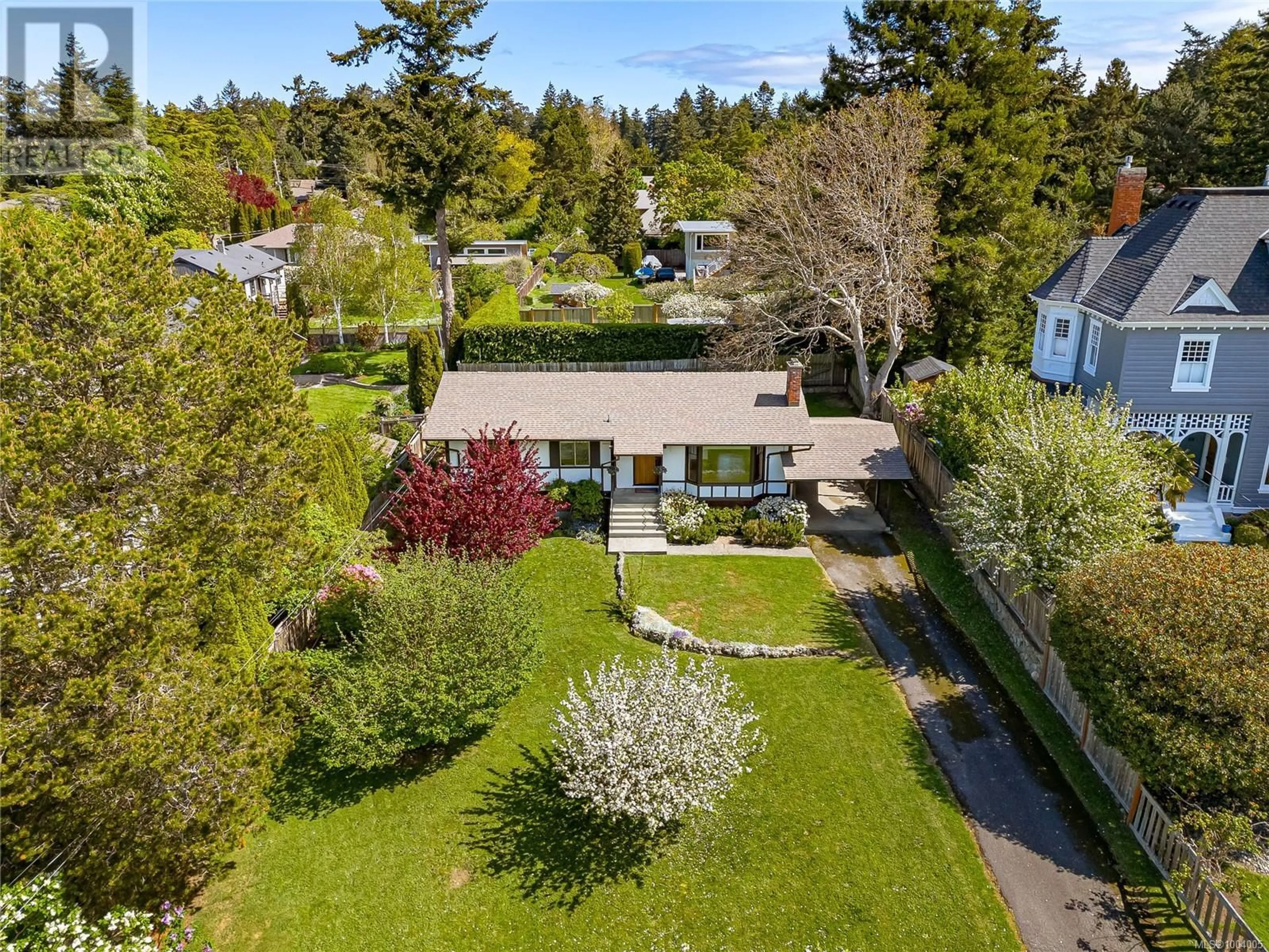 A pic from outside/outdoor area/front of a property/back of a property/a pic from drone, street for 3928 CADBORO BAY ROAD, Saanich British Columbia V8N4G9