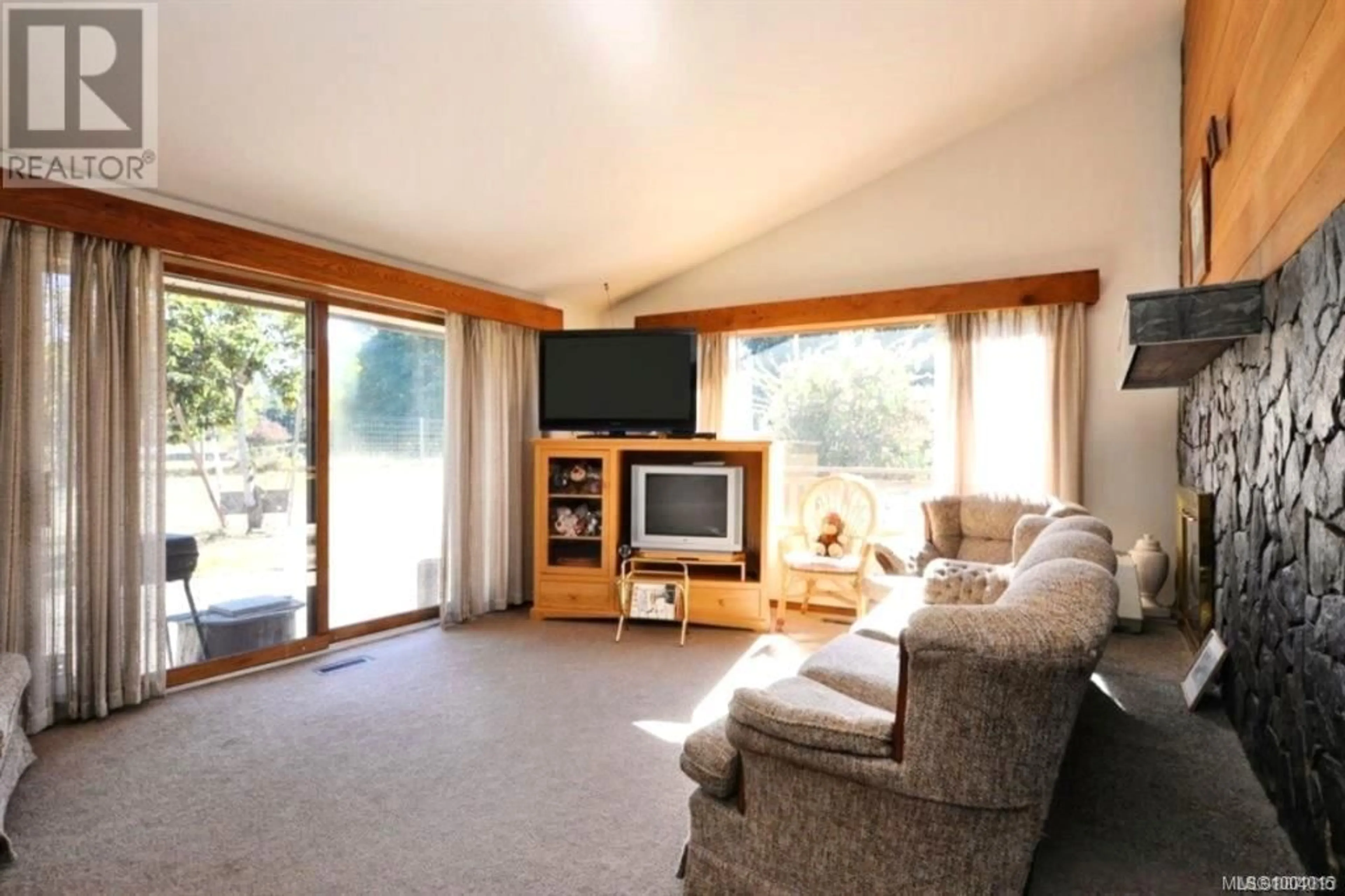 Living room with furniture, unknown for 1550 ROBSON LANE SOUTHWEST, Cowichan Bay British Columbia V0R1N1