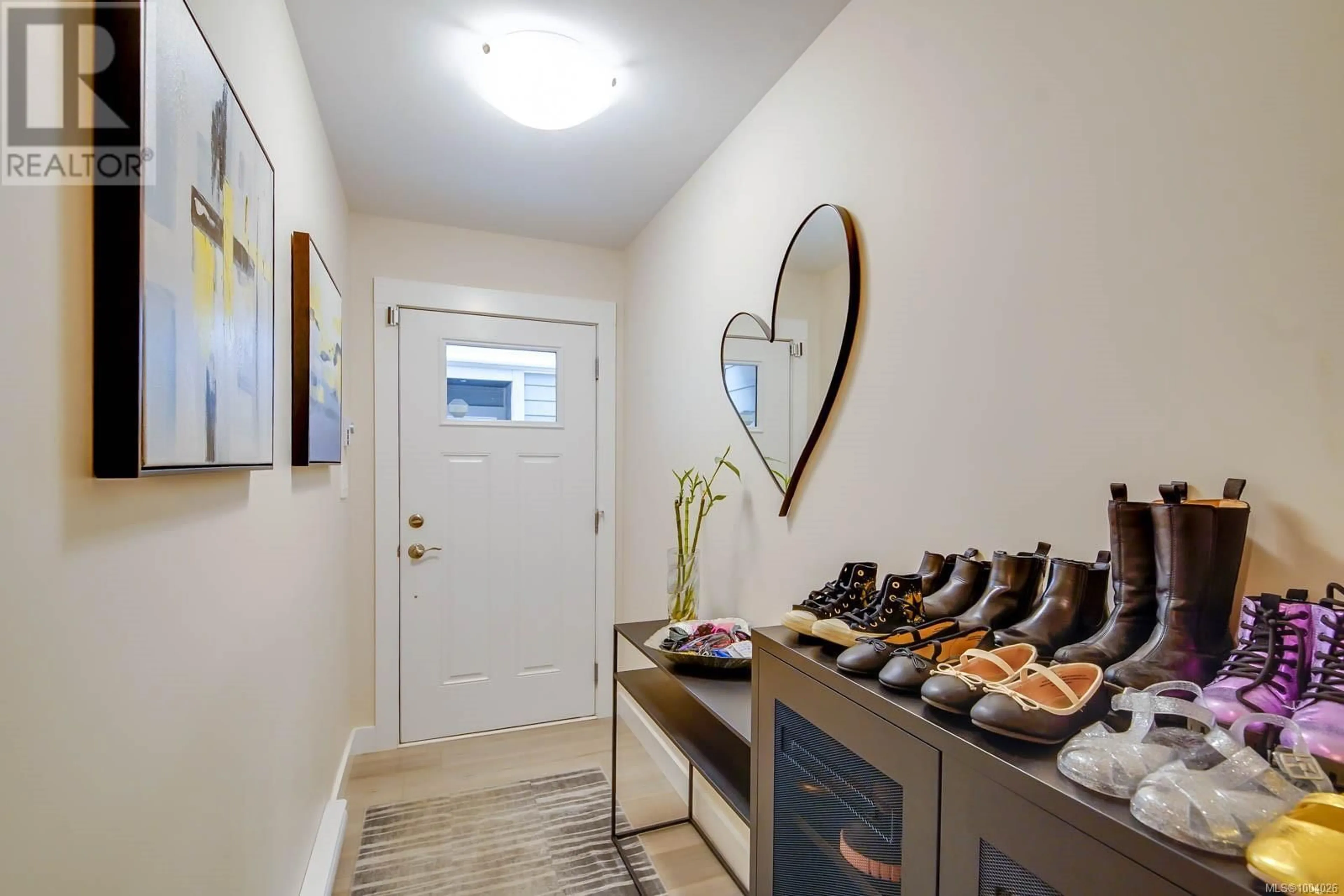 Indoor entryway for 1 - 2623 5TH AVENUE, Port Alberni British Columbia V9Y2G2