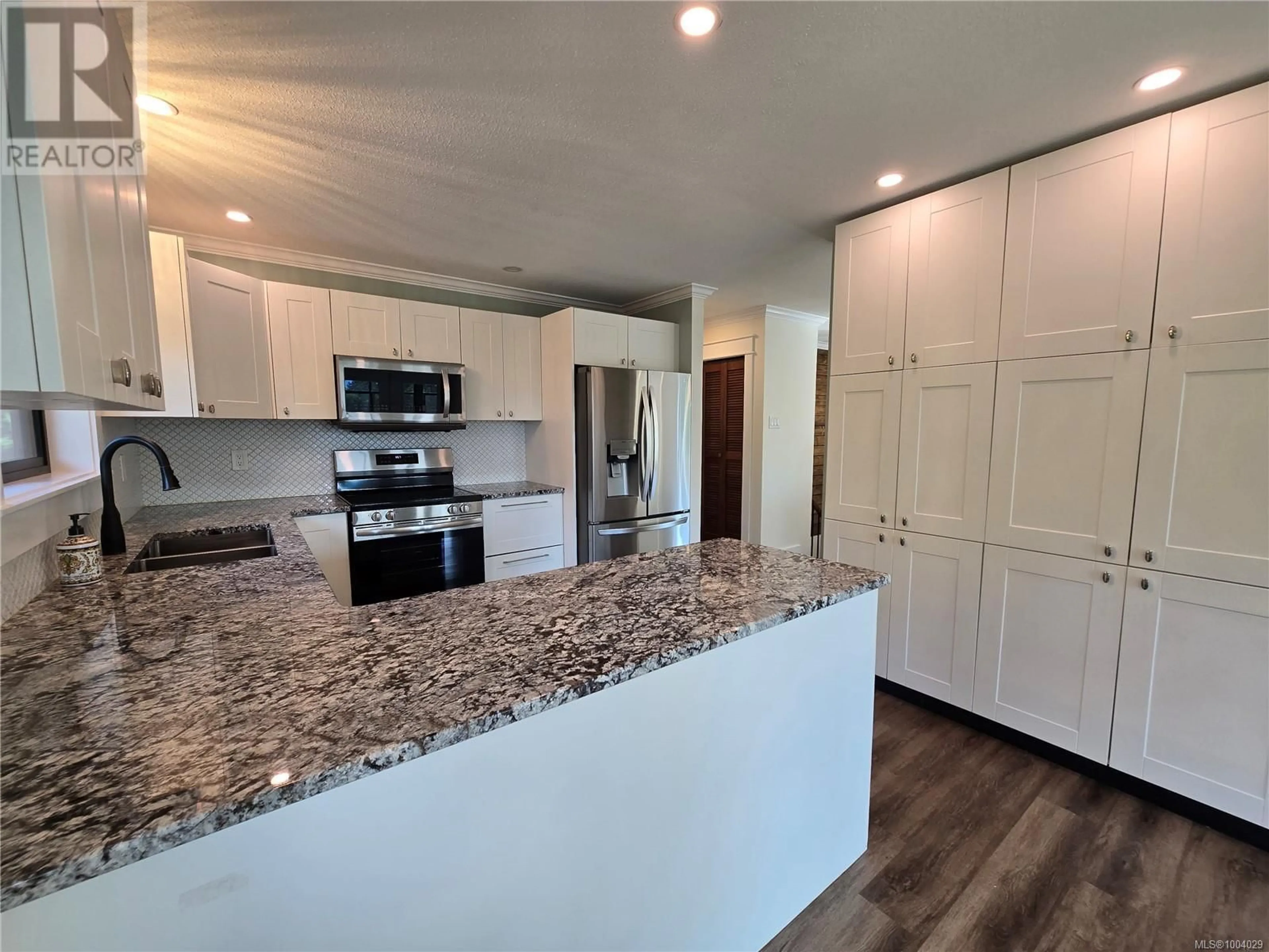 Open concept kitchen, unknown for 6315 WOODGROVE WAY, Duncan British Columbia V9L5R4