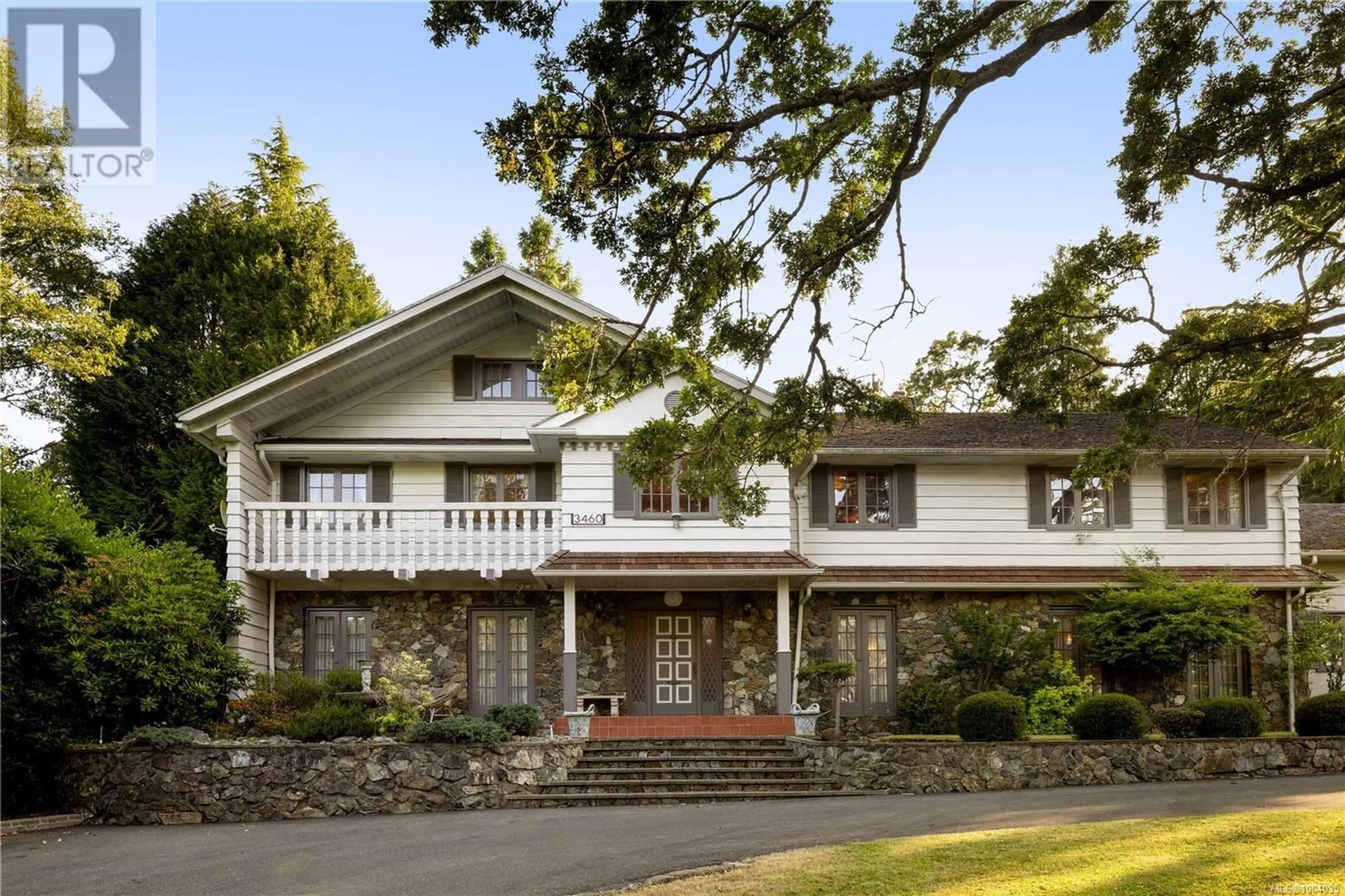 Home with vinyl exterior material, street for 3460 BEACH DRIVE, Oak Bay British Columbia V8R6M5