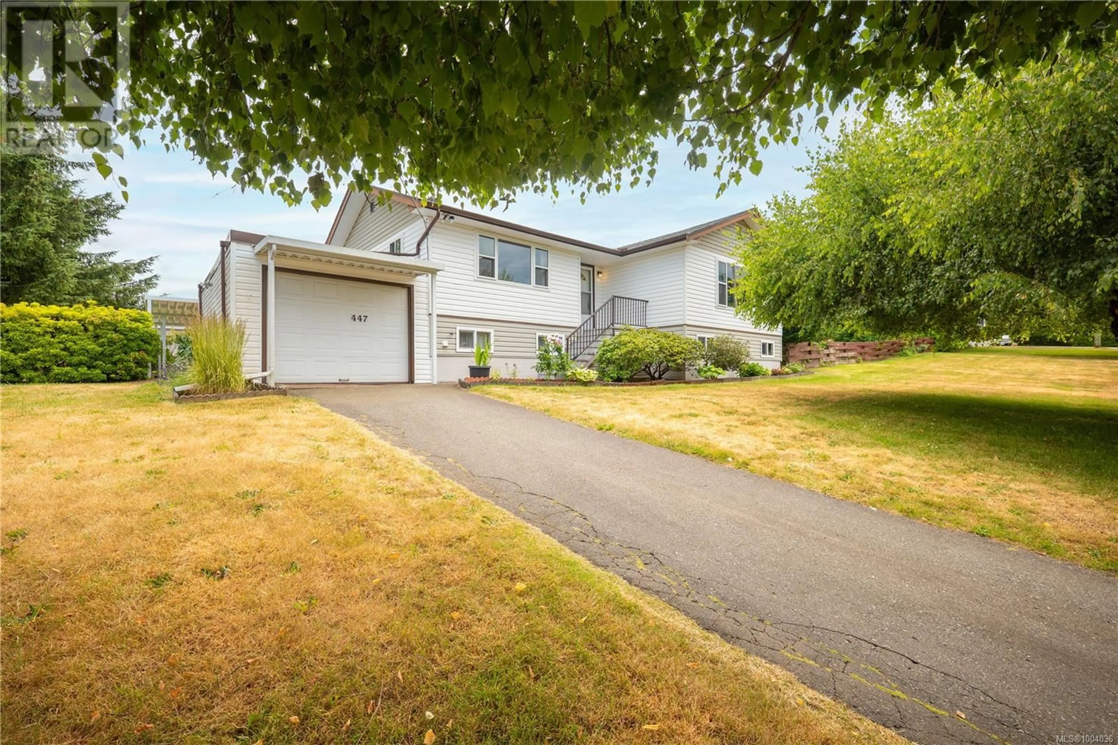 Home with vinyl exterior material, street for 447 WHARTON STREET, Nanaimo British Columbia V9R1W3