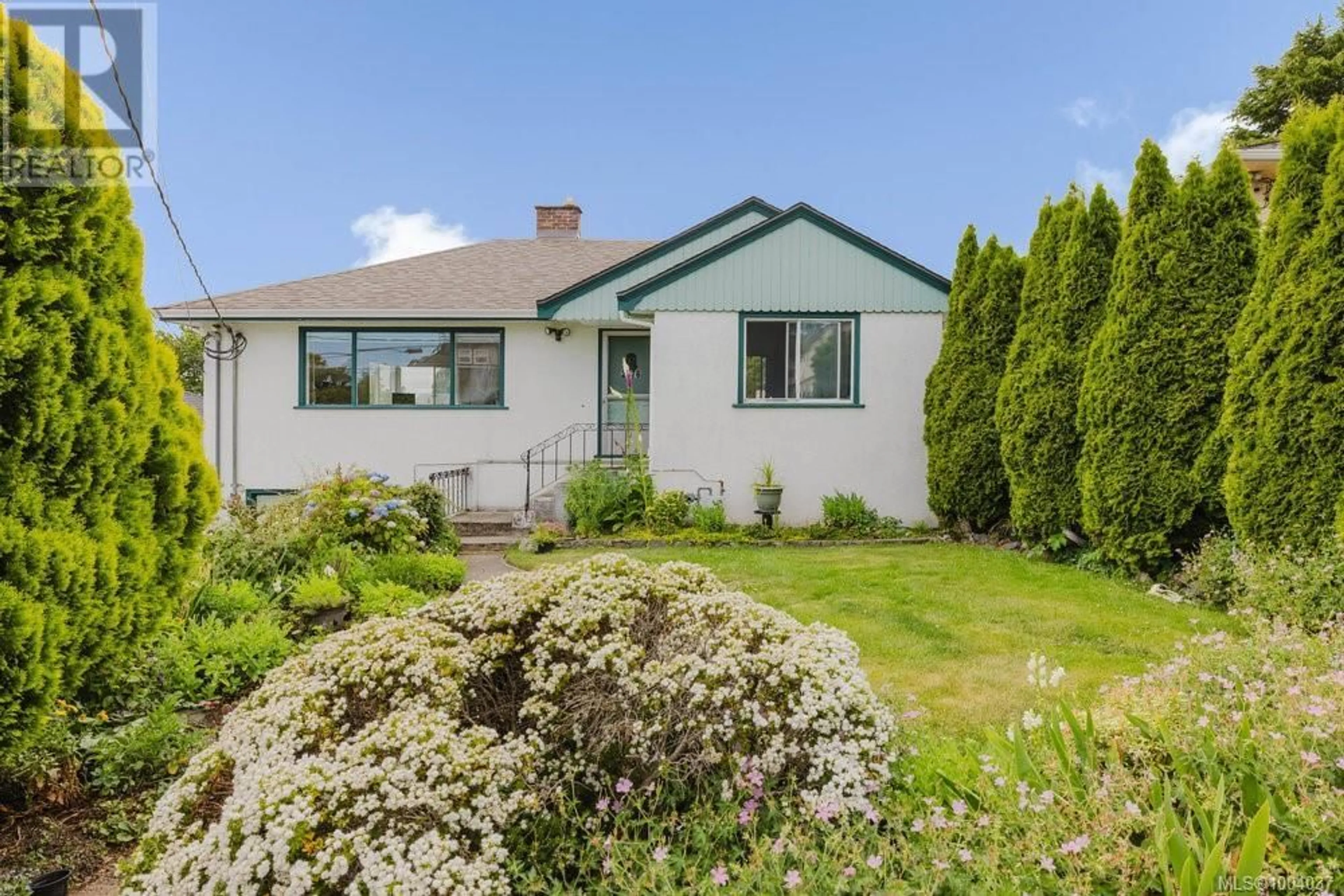 Unknown for 2576 EMPIRE STREET, Victoria British Columbia V8T3M6