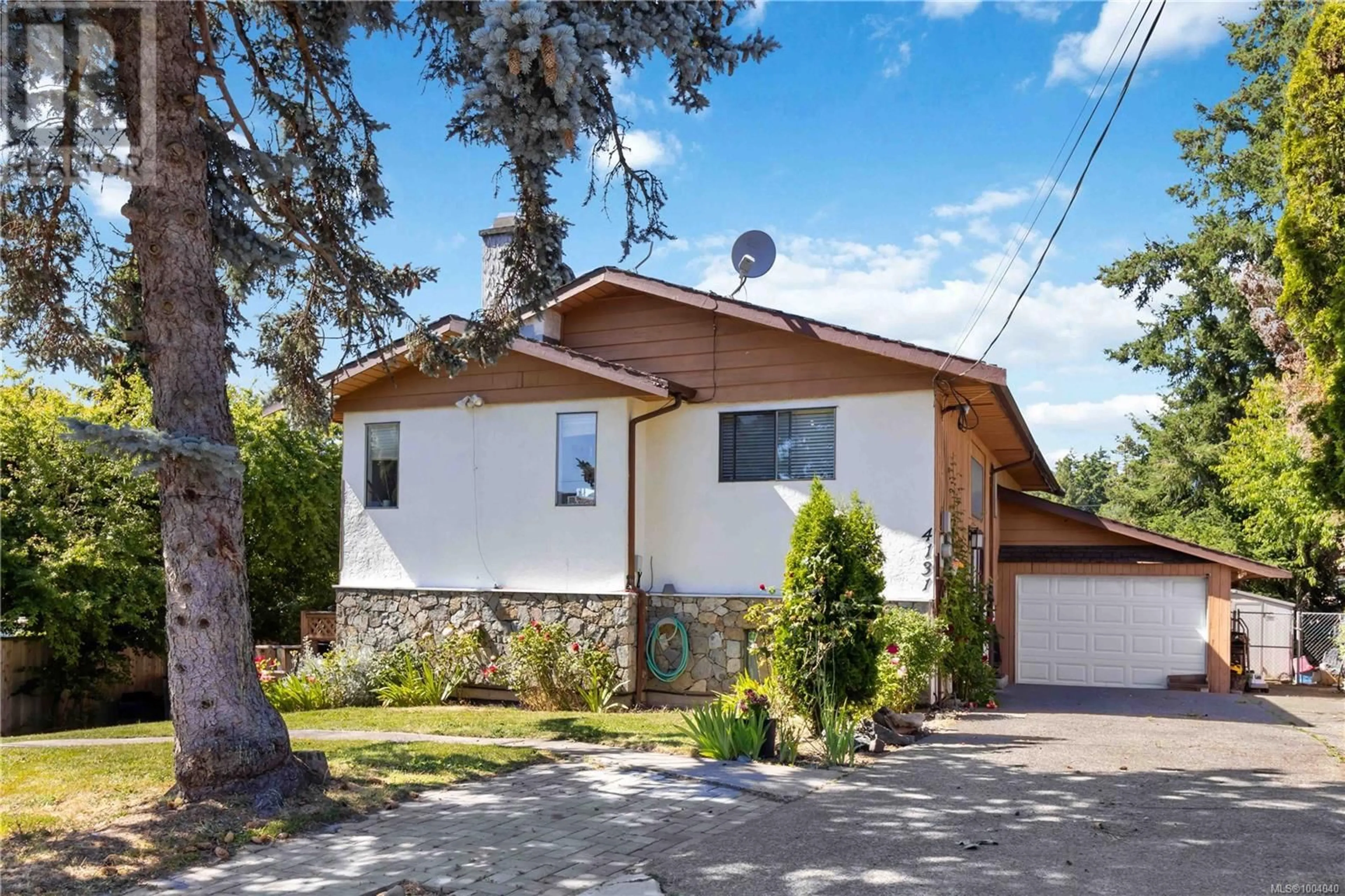 Home with vinyl exterior material, street for 4131 BARRINGTON ROAD, Saanich British Columbia V8Z6B4