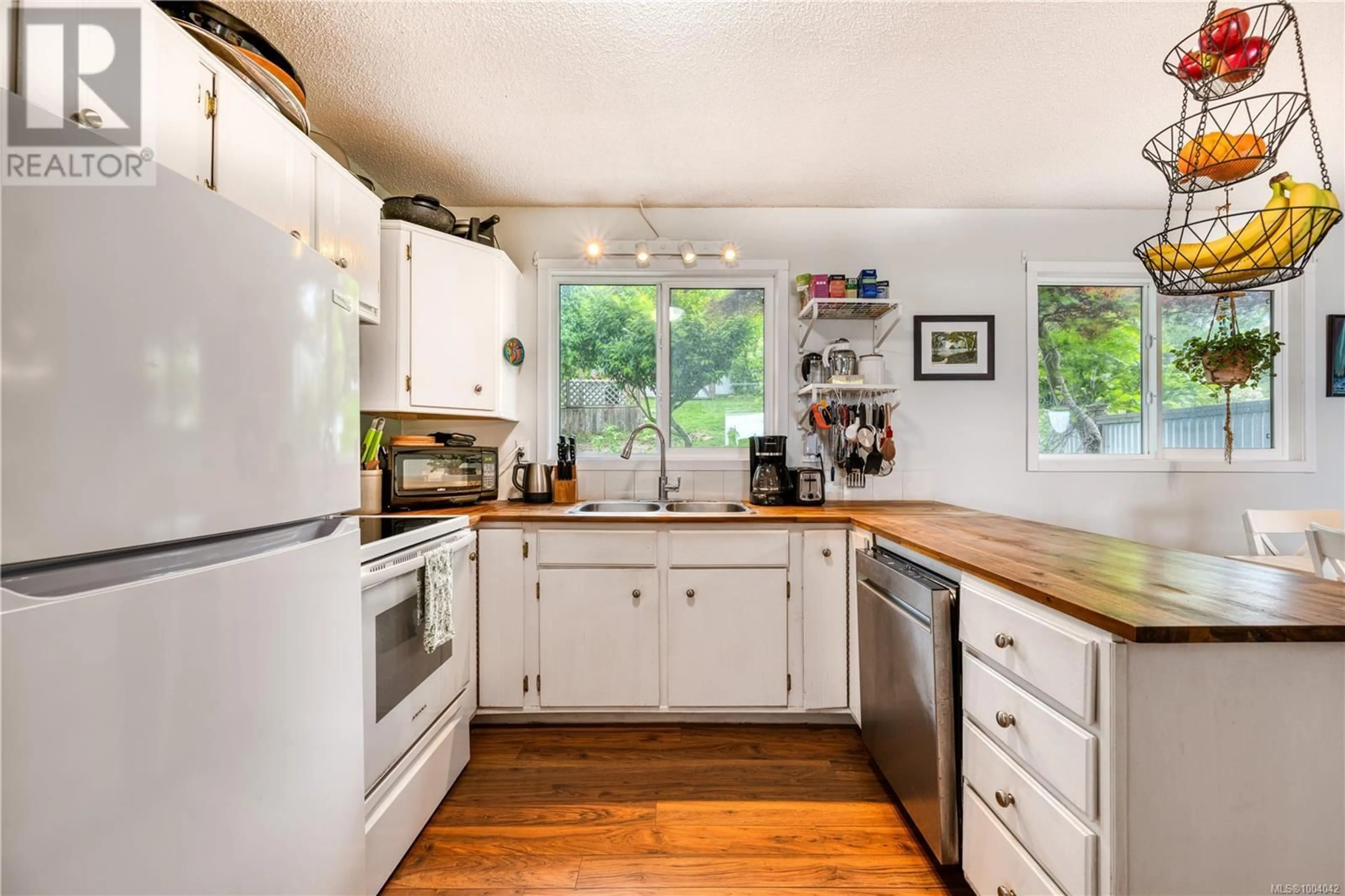 Standard kitchen, unknown for 2185 CAMOSUN CRESCENT, Port McNeill British Columbia V0N2R0