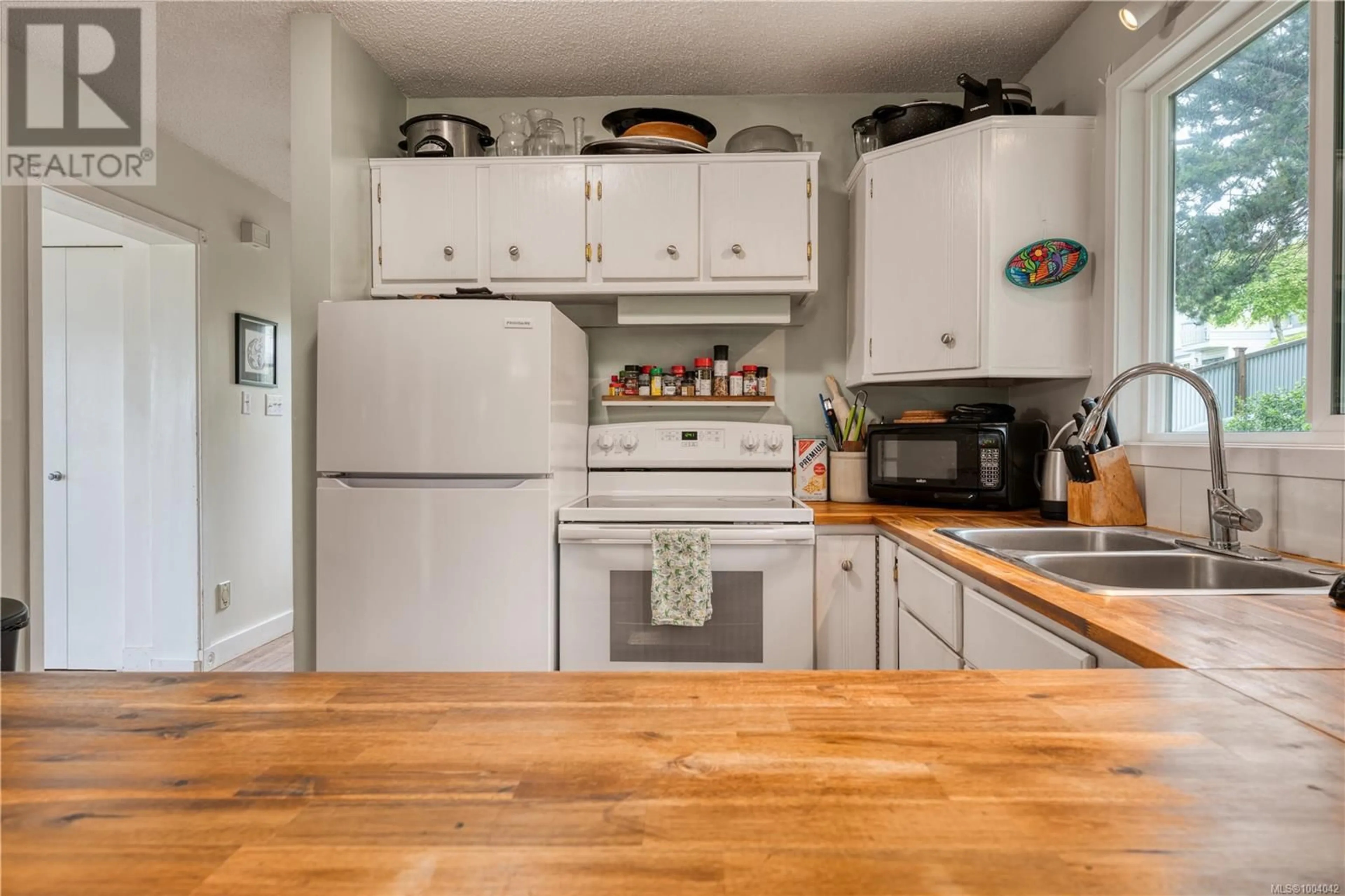 Standard kitchen, unknown for 2185 CAMOSUN CRESCENT, Port McNeill British Columbia V0N2R0