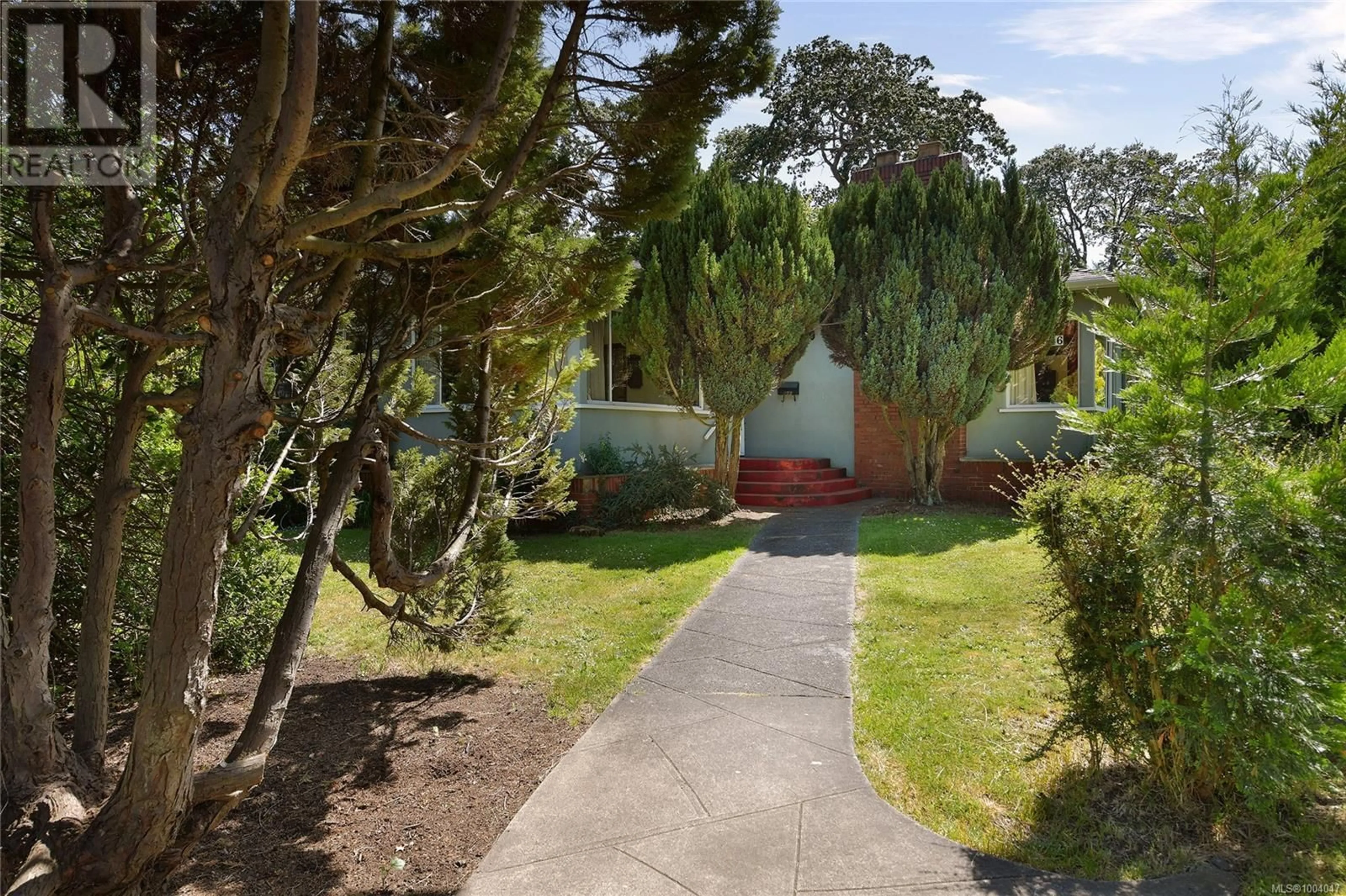 A pic from outside/outdoor area/front of a property/back of a property/a pic from drone, street for 646 HEAD STREET, Esquimalt British Columbia V9A5S8