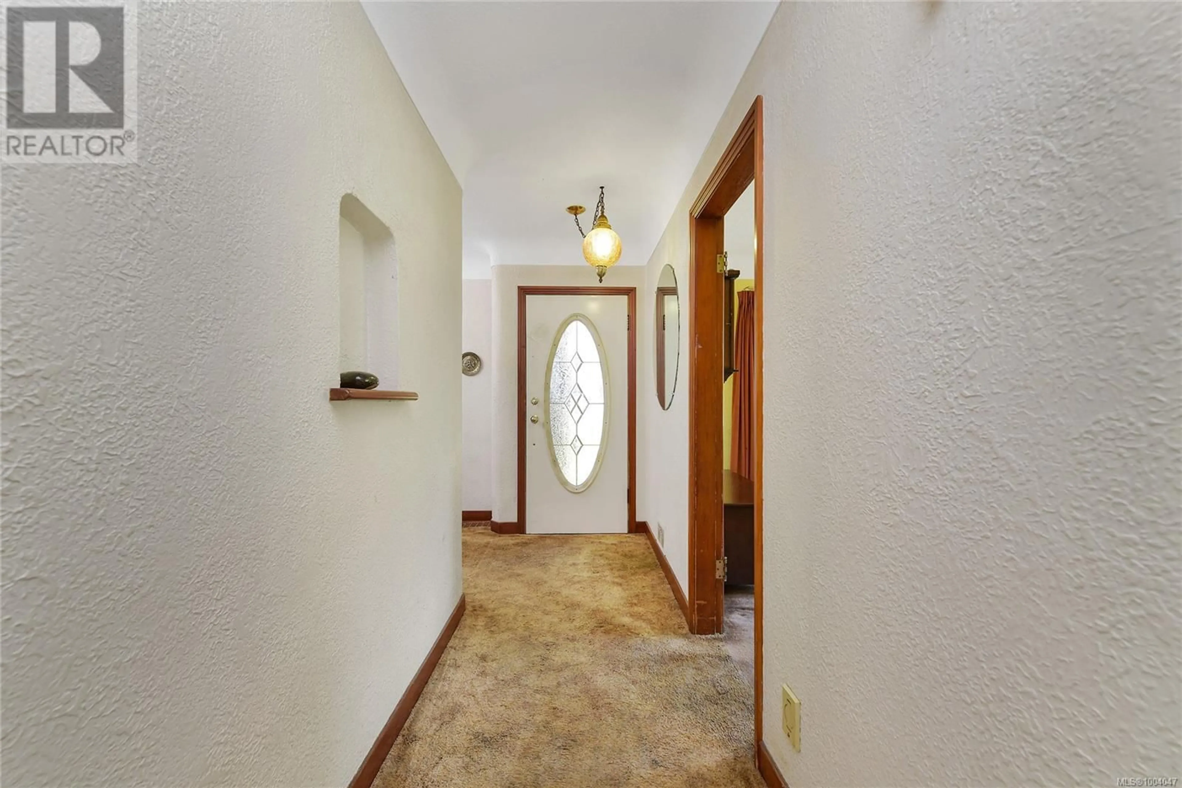Indoor foyer for 646 HEAD STREET, Esquimalt British Columbia V9A5S8