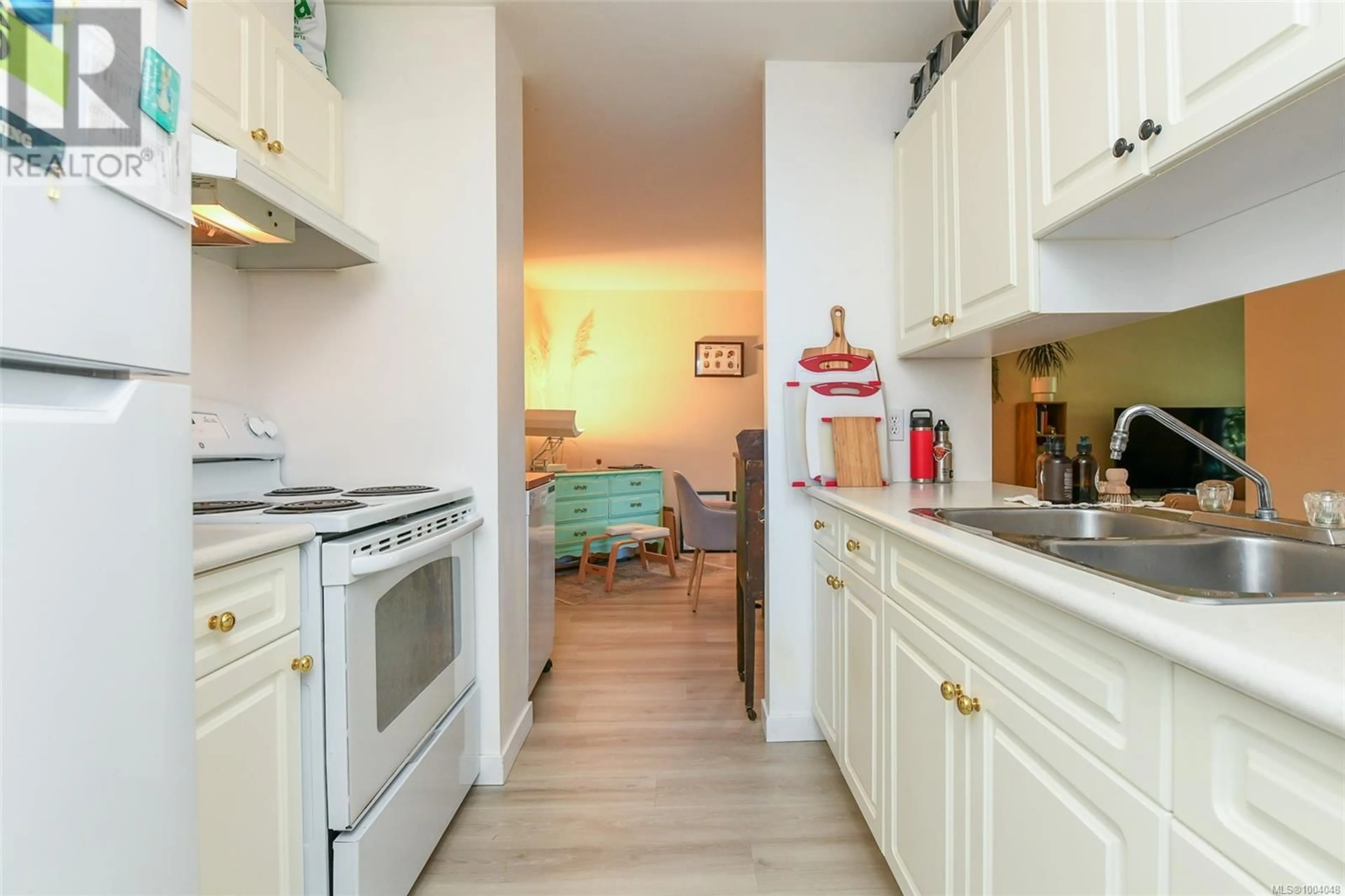 Standard kitchen, unknown for 306 - 1355 CUMBERLAND ROAD, Courtenay British Columbia V9N2G1