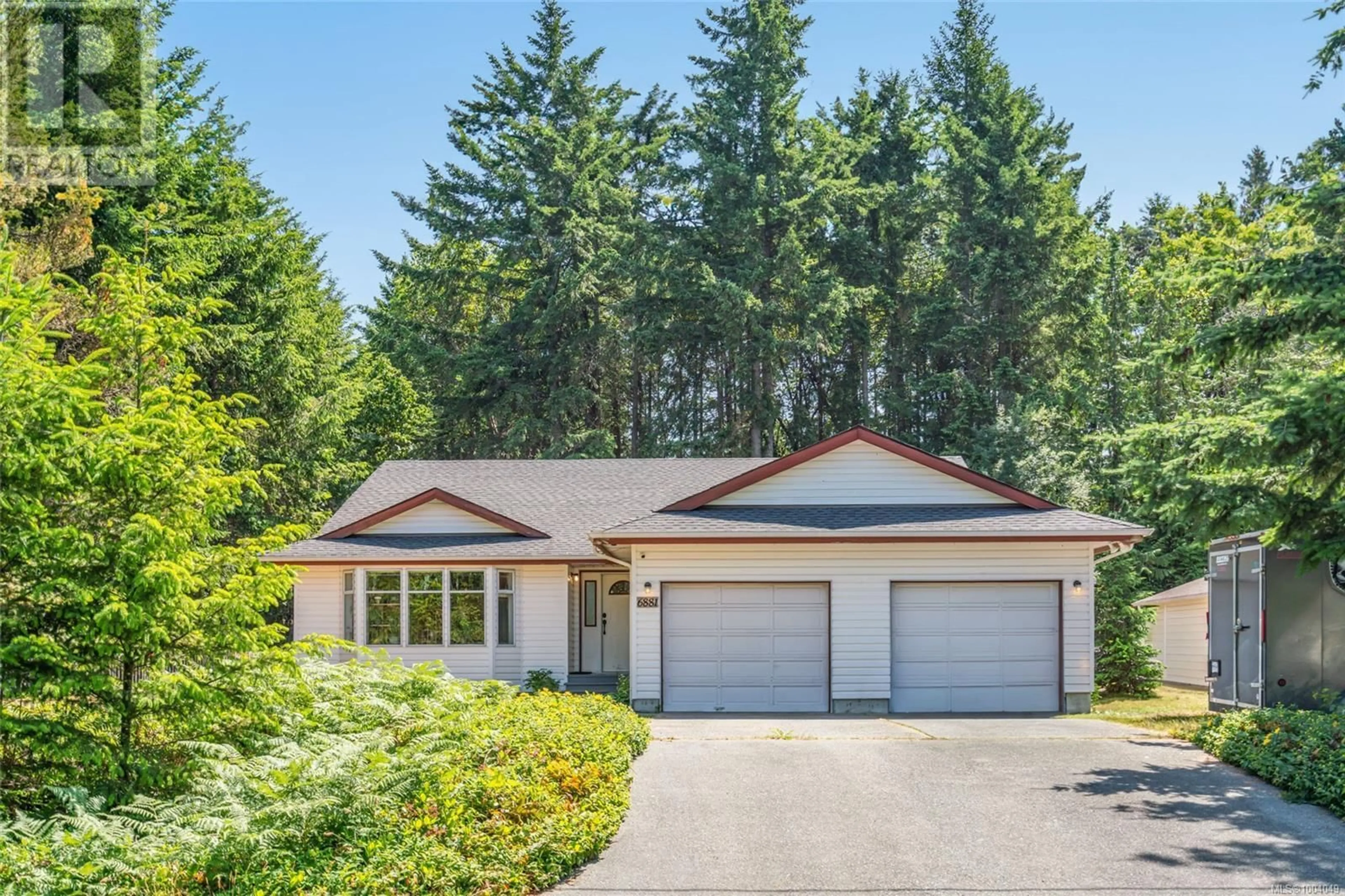 Home with vinyl exterior material, street for 6881 ROSALYN CRESCENT, Lantzville British Columbia V0R2H0