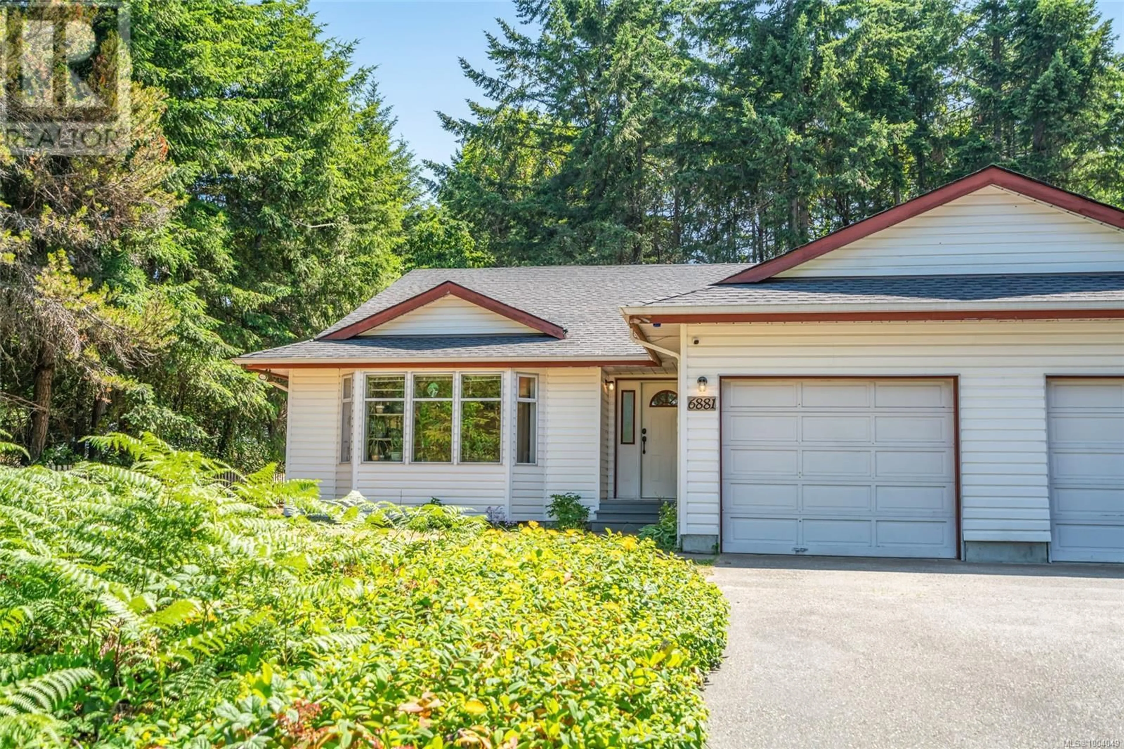 Home with vinyl exterior material, street for 6881 ROSALYN CRESCENT, Lantzville British Columbia V0R2H0