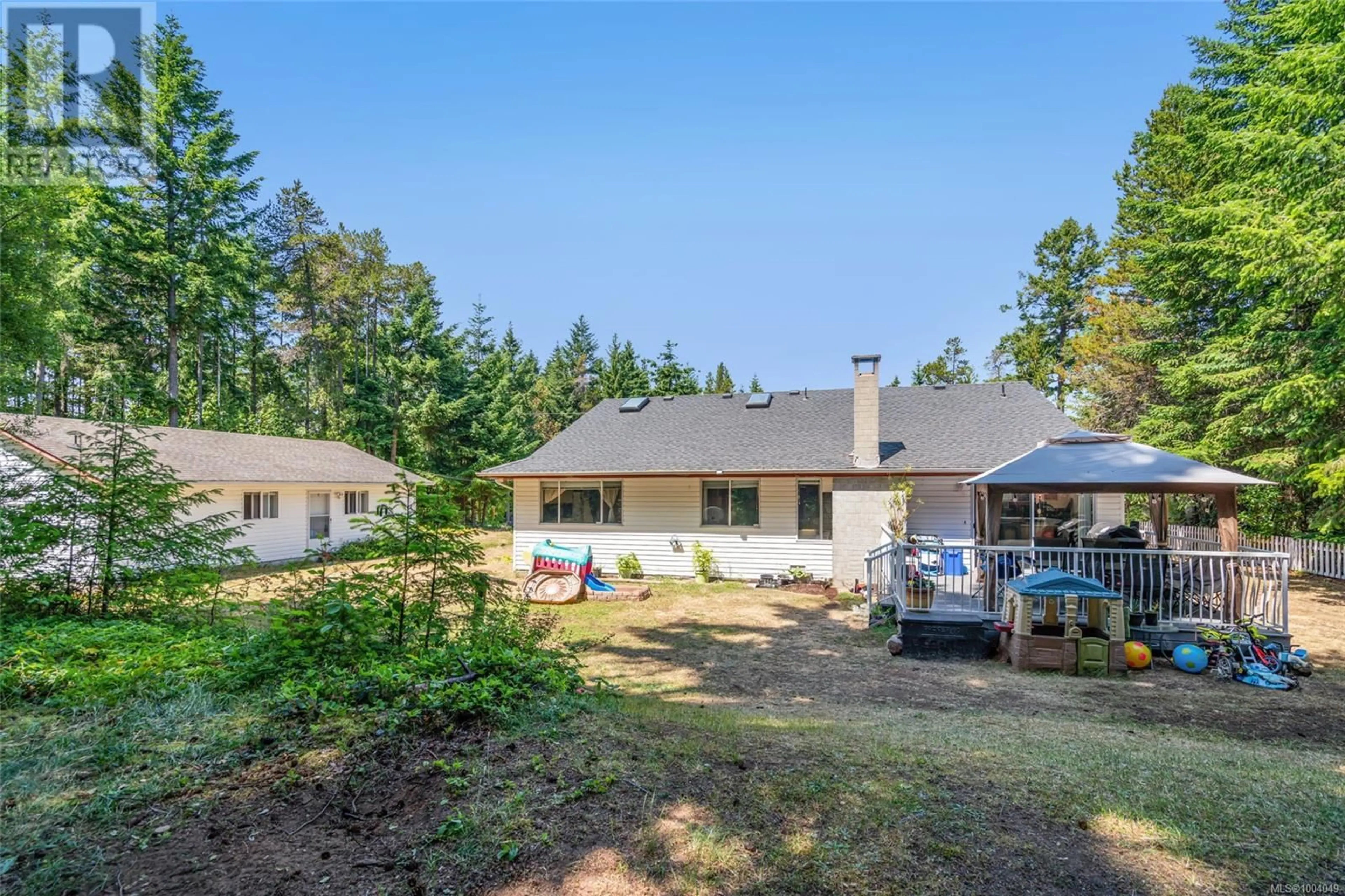 A pic from outside/outdoor area/front of a property/back of a property/a pic from drone, forest/trees view for 6881 ROSALYN CRESCENT, Lantzville British Columbia V0R2H0