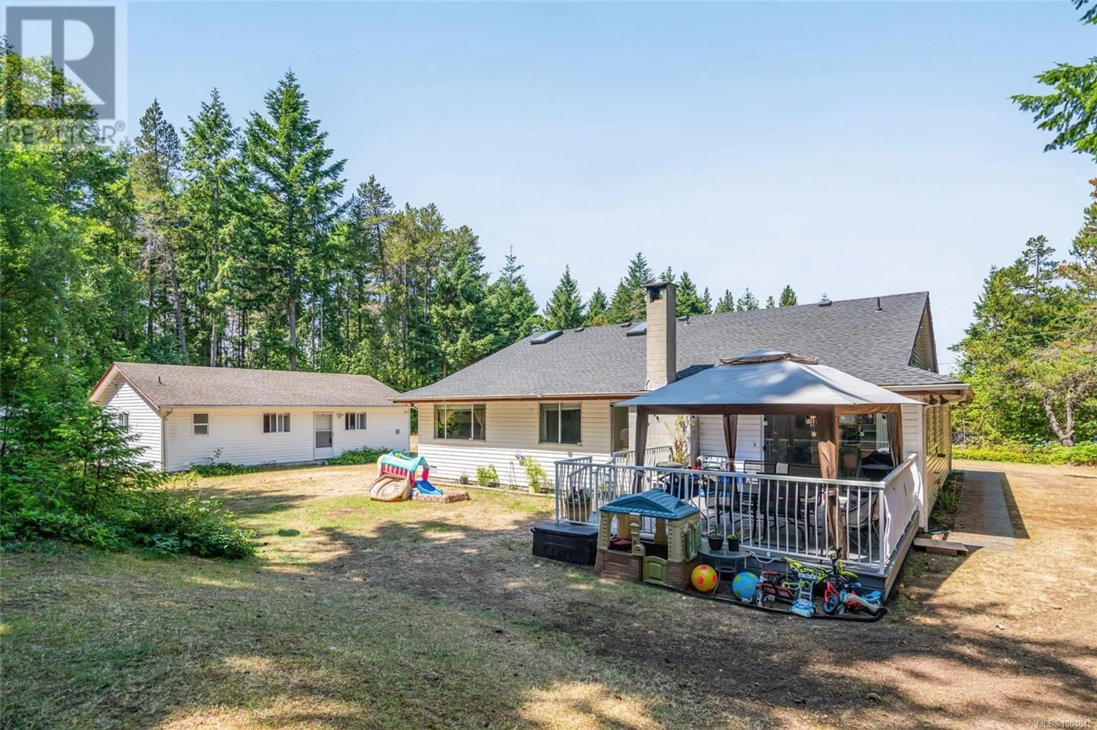 A pic from outside/outdoor area/front of a property/back of a property/a pic from drone, unknown for 6881 ROSALYN CRESCENT, Lantzville British Columbia V0R2H0