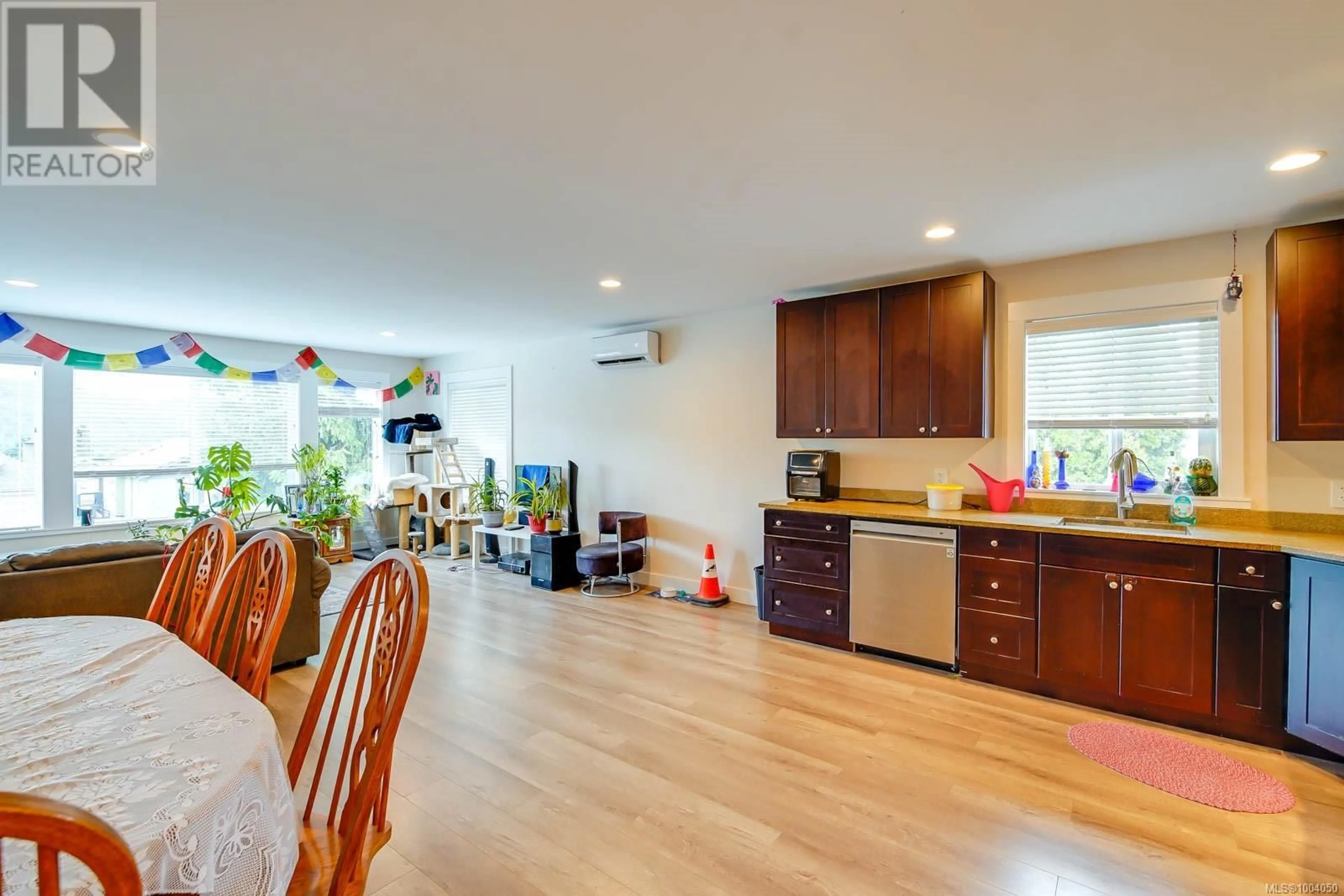 Open concept kitchen, wood/laminate floor for 2 - 2623 5TH AVENUE, Port Alberni British Columbia V9Y2G2