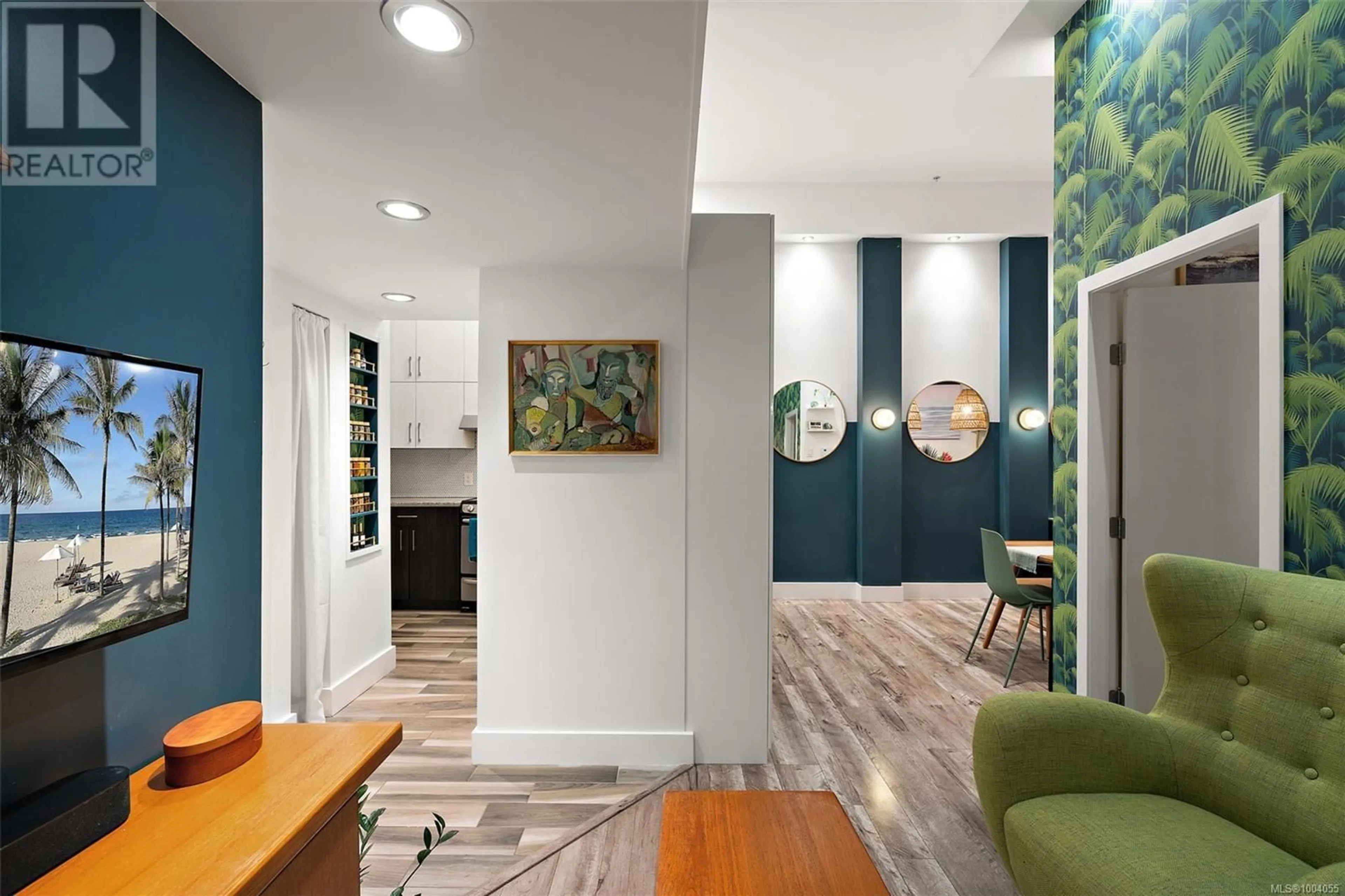 Indoor entryway for 215 - 562 YATES STREET, Victoria British Columbia V8W2Z6