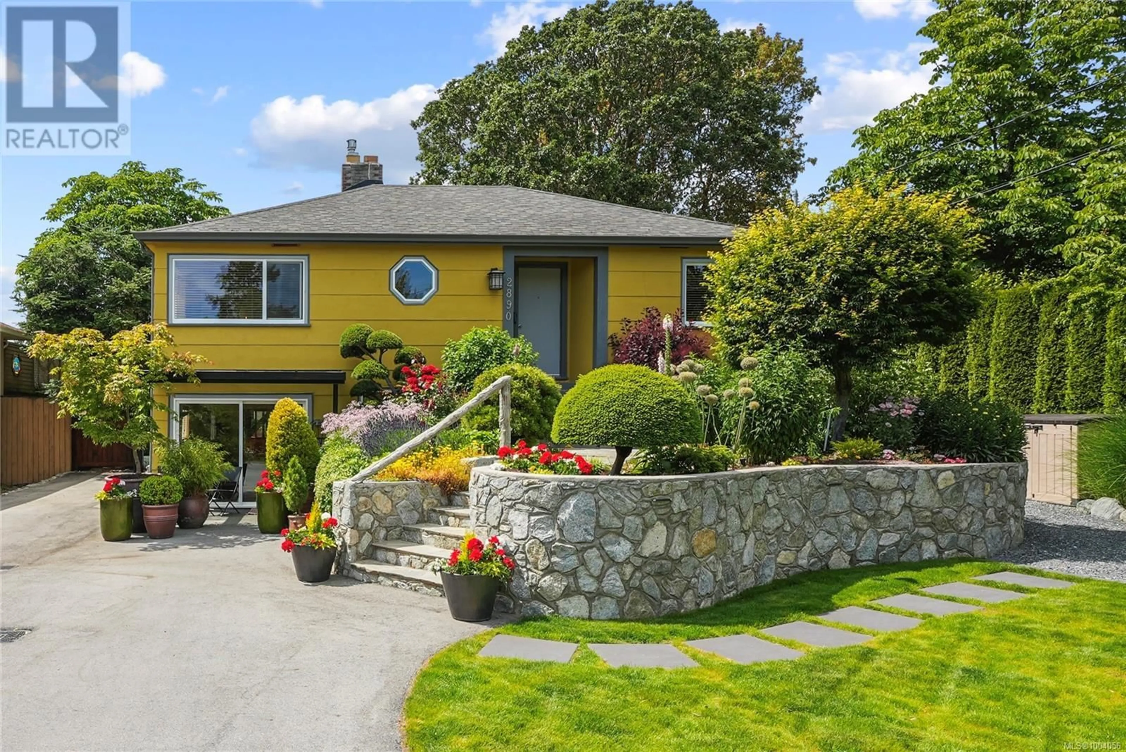 Unknown for 2890 INLET AVENUE, Saanich British Columbia V9A2M7