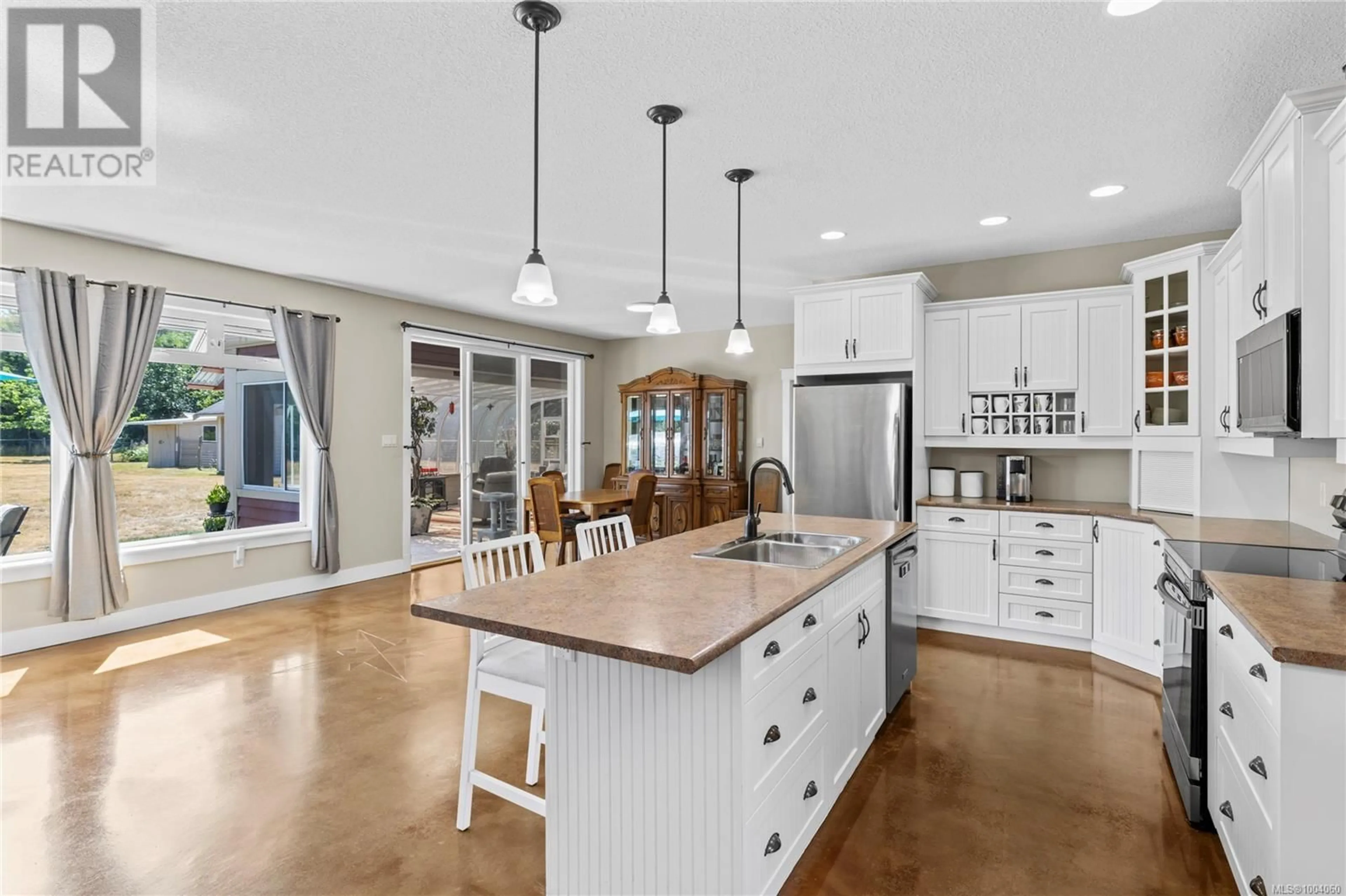 Open concept kitchen, ceramic/tile floor for 850 BURBANK ROAD, Hilliers British Columbia V9K1Y5