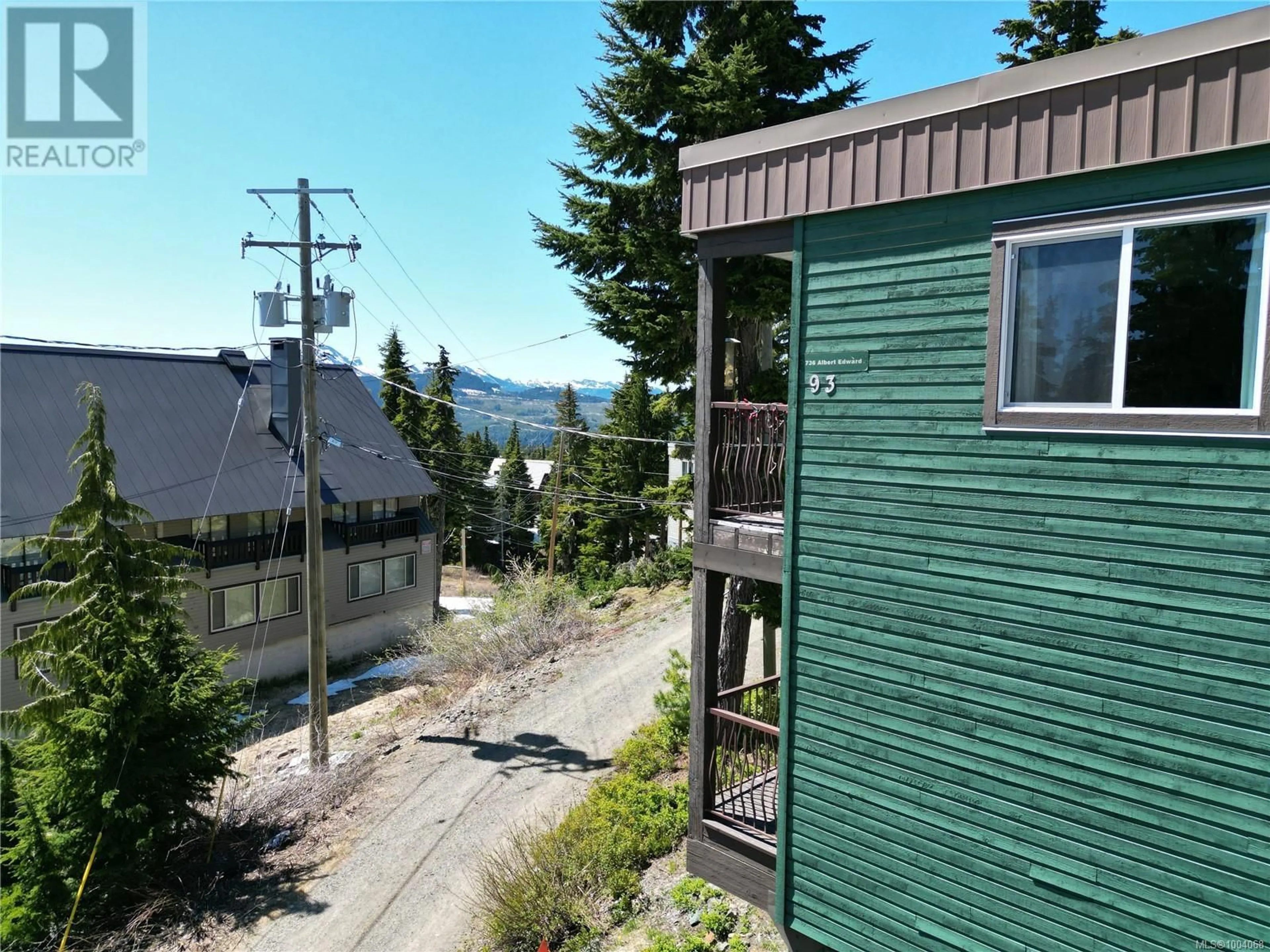 A pic from outside/outdoor area/front of a property/back of a property/a pic from drone, mountain view for 5 - 736 ALBERT EDWARD PLACE, Courtenay British Columbia V9J1L0