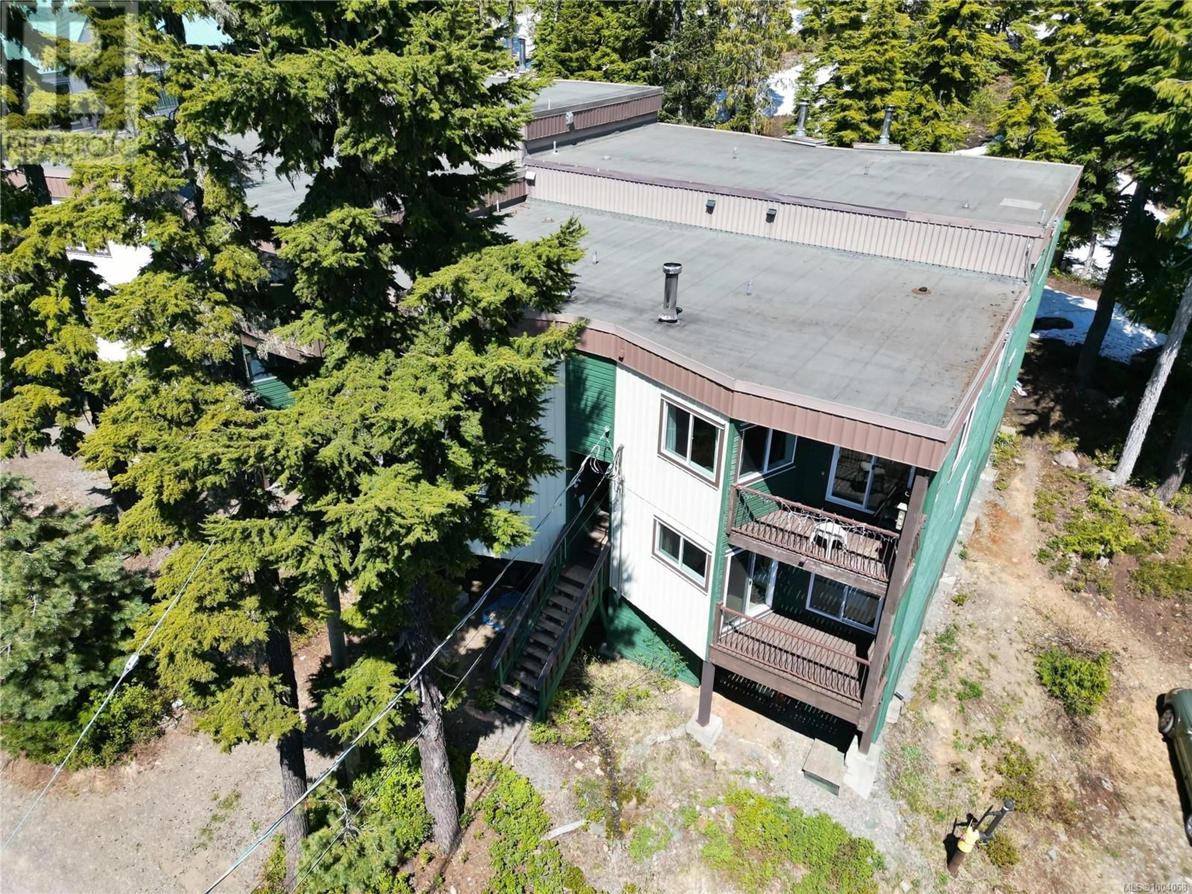 A pic from outside/outdoor area/front of a property/back of a property/a pic from drone, building for 5 - 736 ALBERT EDWARD PLACE, Courtenay British Columbia V9J1L0