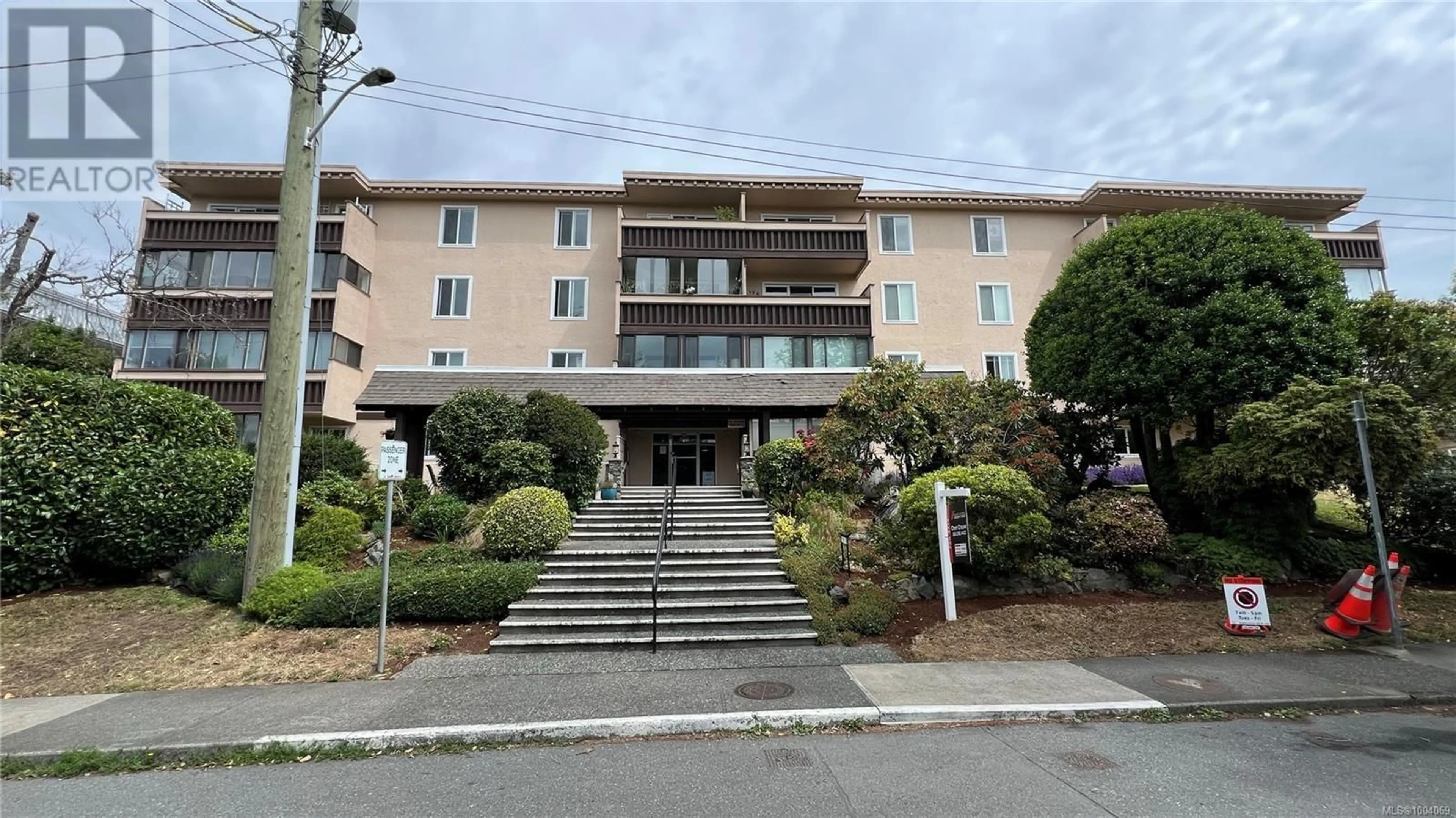 Unknown for 203 - 1012 PAKINGTON STREET, Victoria British Columbia V8V3A1