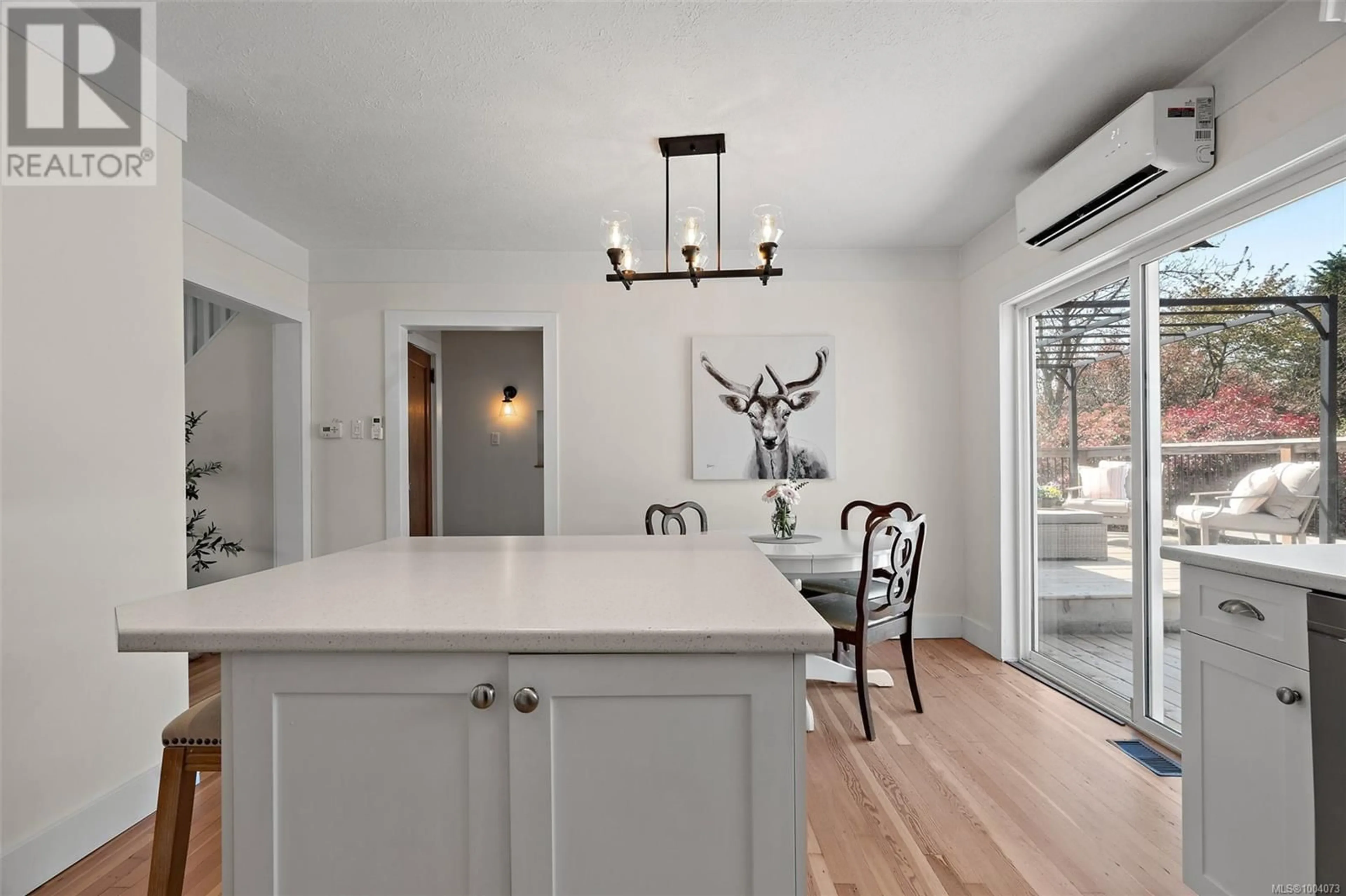 Open concept kitchen, unknown for 924 STAFFORD STREET, Saanich British Columbia V8X2V8