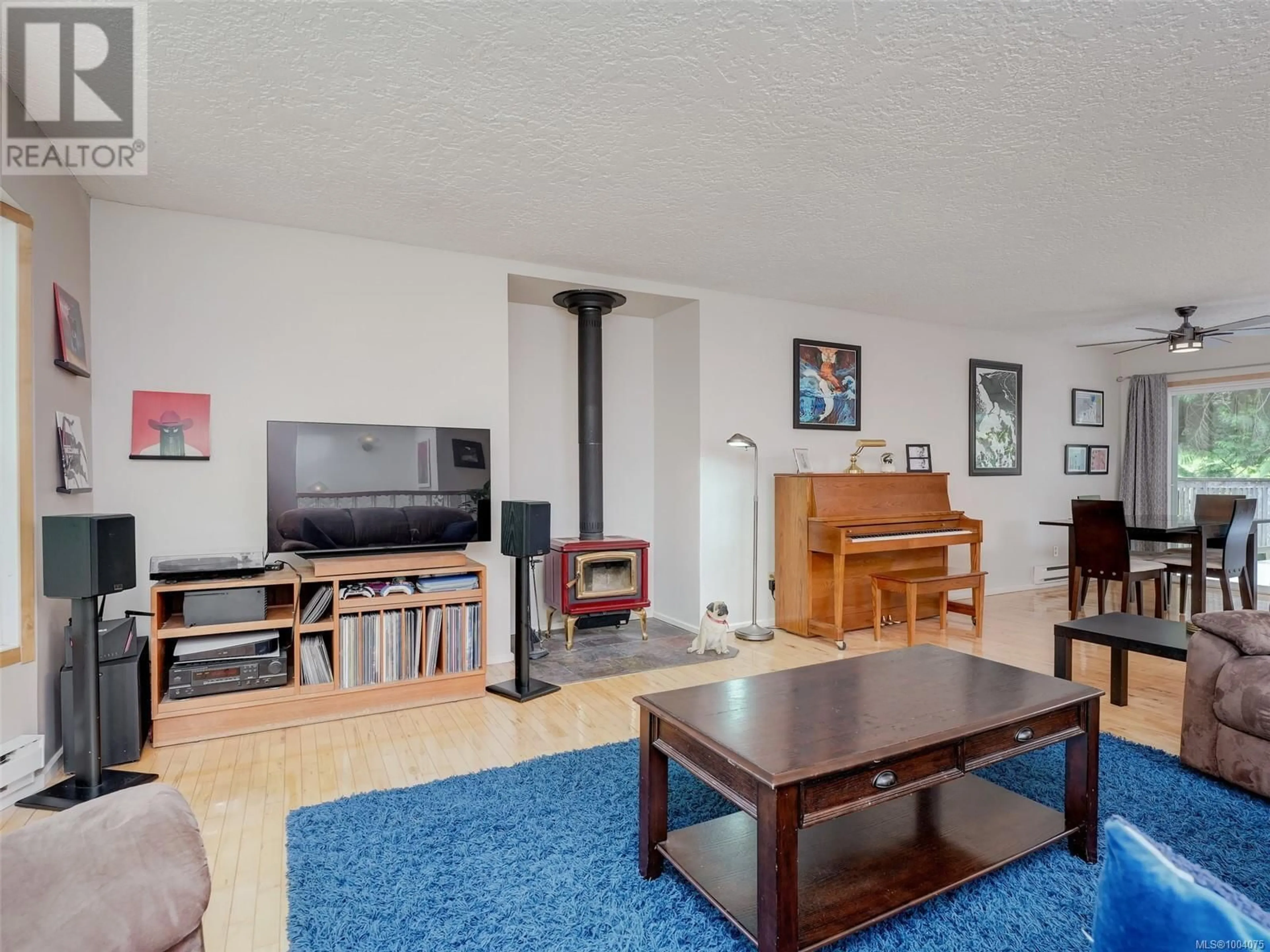 Living room with furniture, unknown for 823 CECIL BLOGG DRIVE, Colwood British Columbia V9C3H8