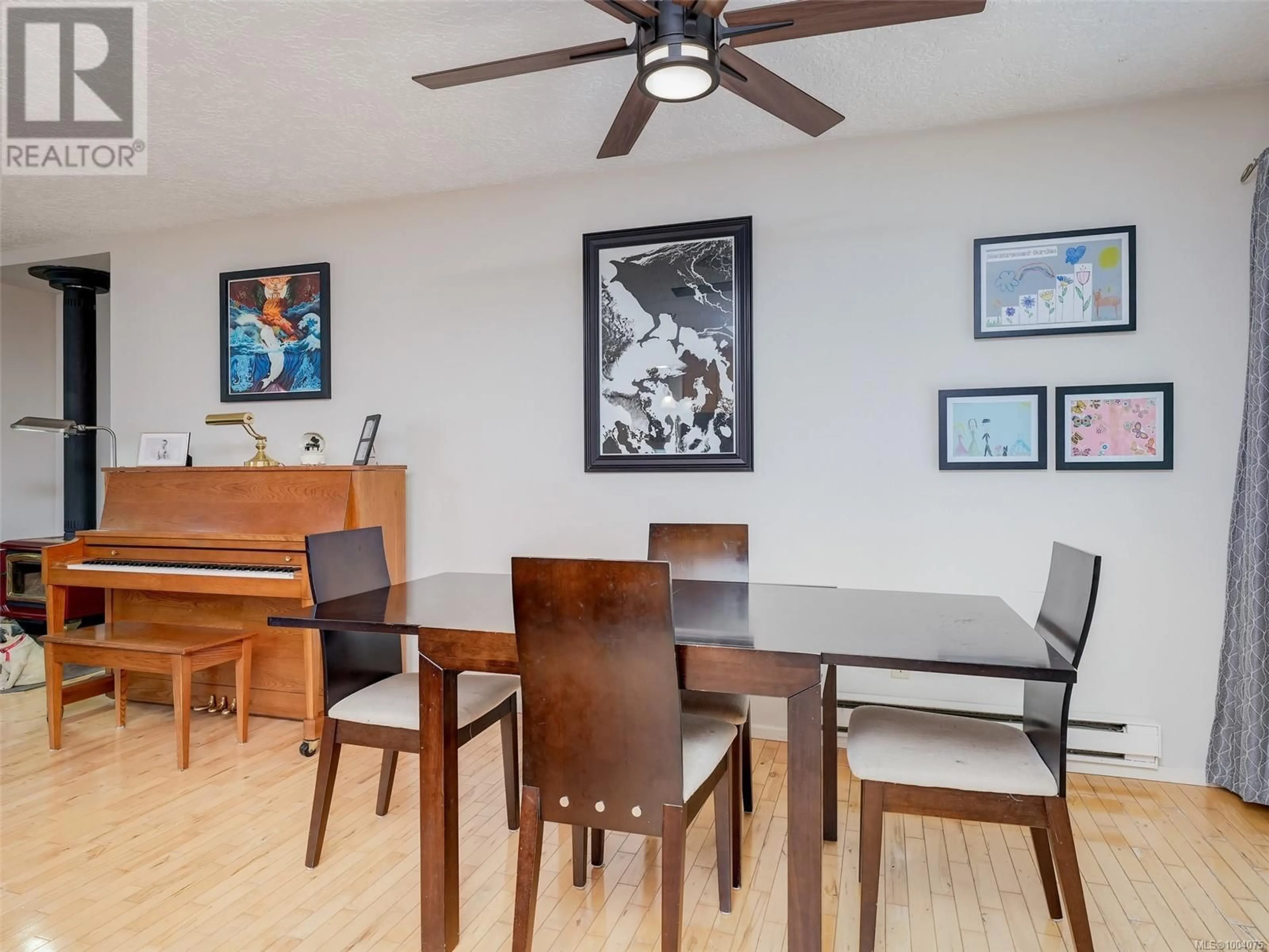 Dining room, wood/laminate floor for 823 CECIL BLOGG DRIVE, Colwood British Columbia V9C3H8