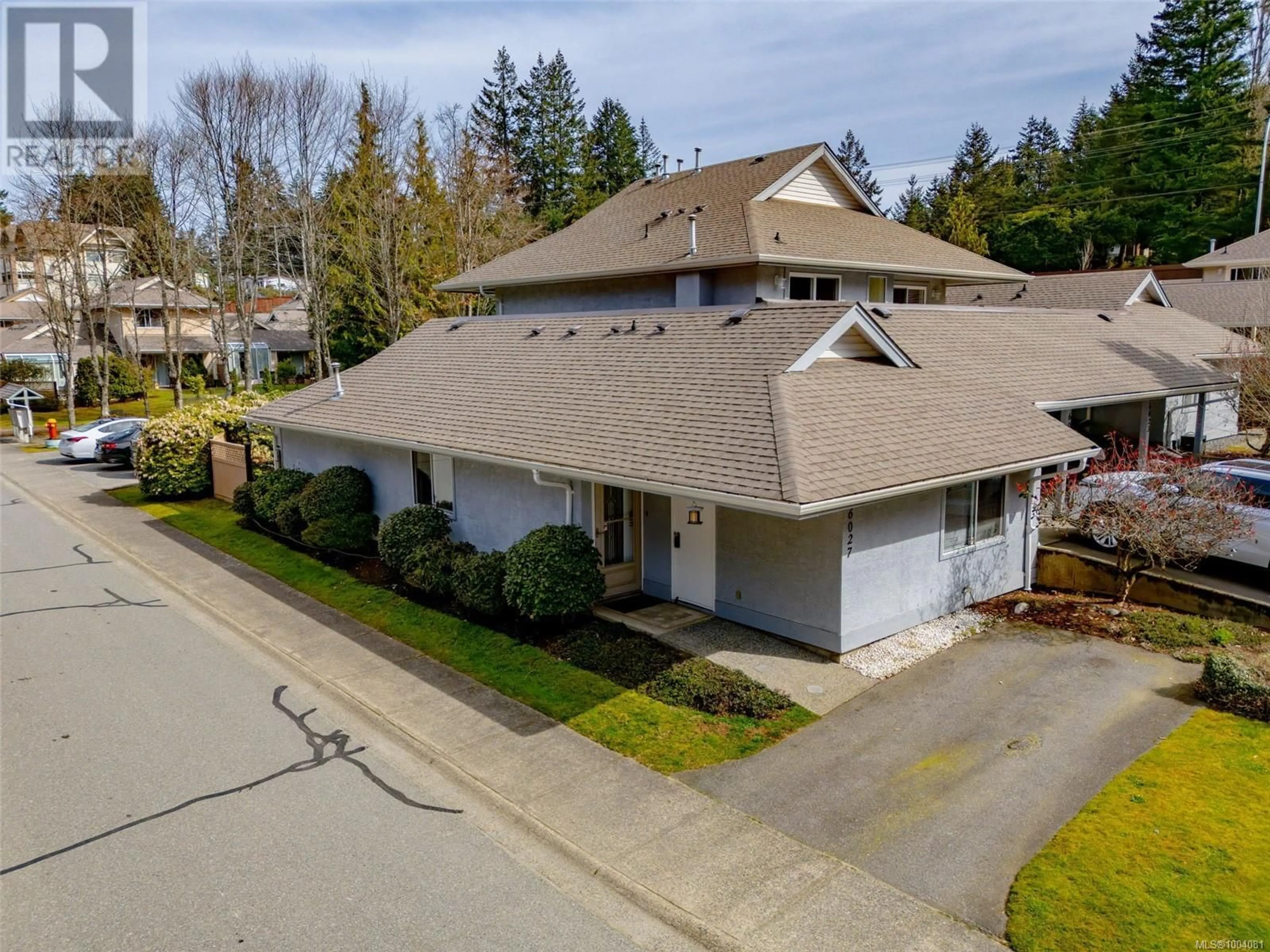 A pic from outside/outdoor area/front of a property/back of a property/a pic from drone, street for 6027 JAKE'S PLACE, Nanaimo British Columbia V9R6E7