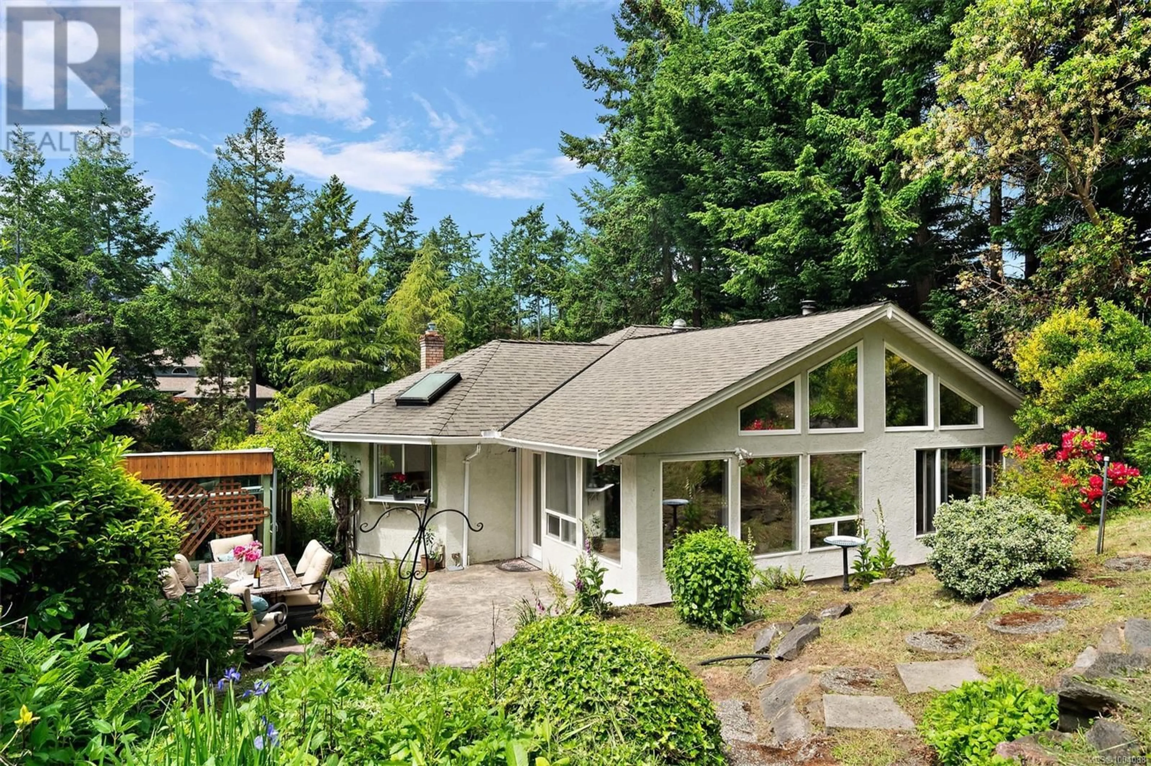 Home with vinyl exterior material, mountain view for 10915 PRENTICE PLACE, North Saanich British Columbia V8L5H7