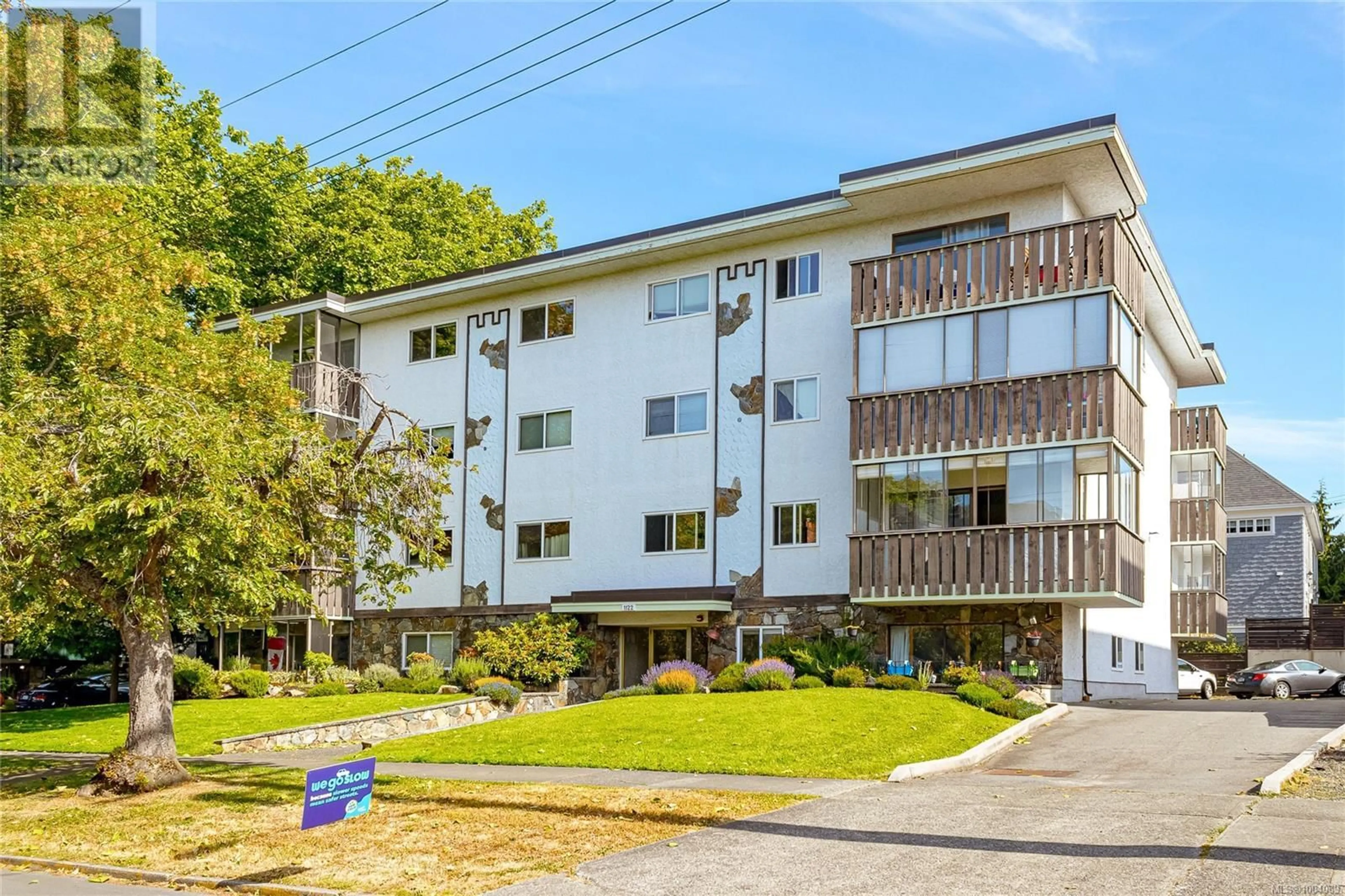 Patio, building for 202 - 1122 HILDA STREET, Victoria British Columbia V8V2Z4