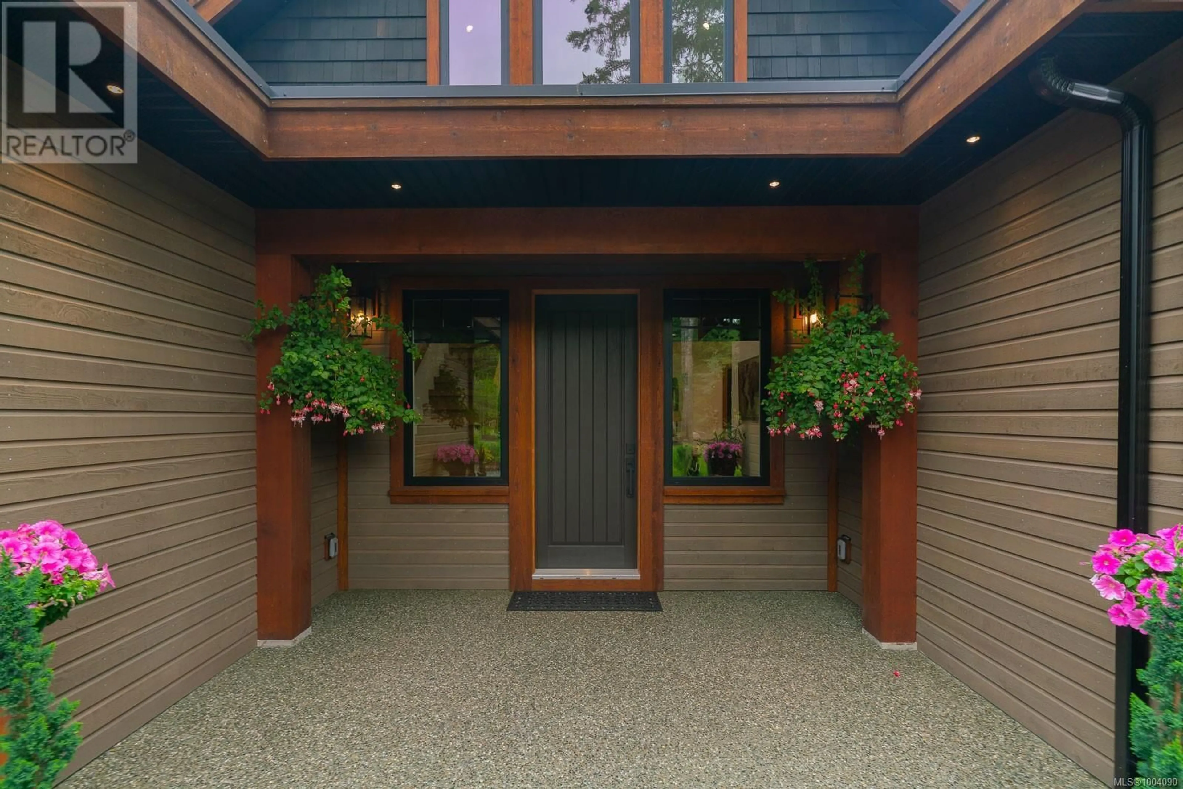 Indoor foyer for 5625 WILLOW ROAD, Port Alberni British Columbia V9Y8V4