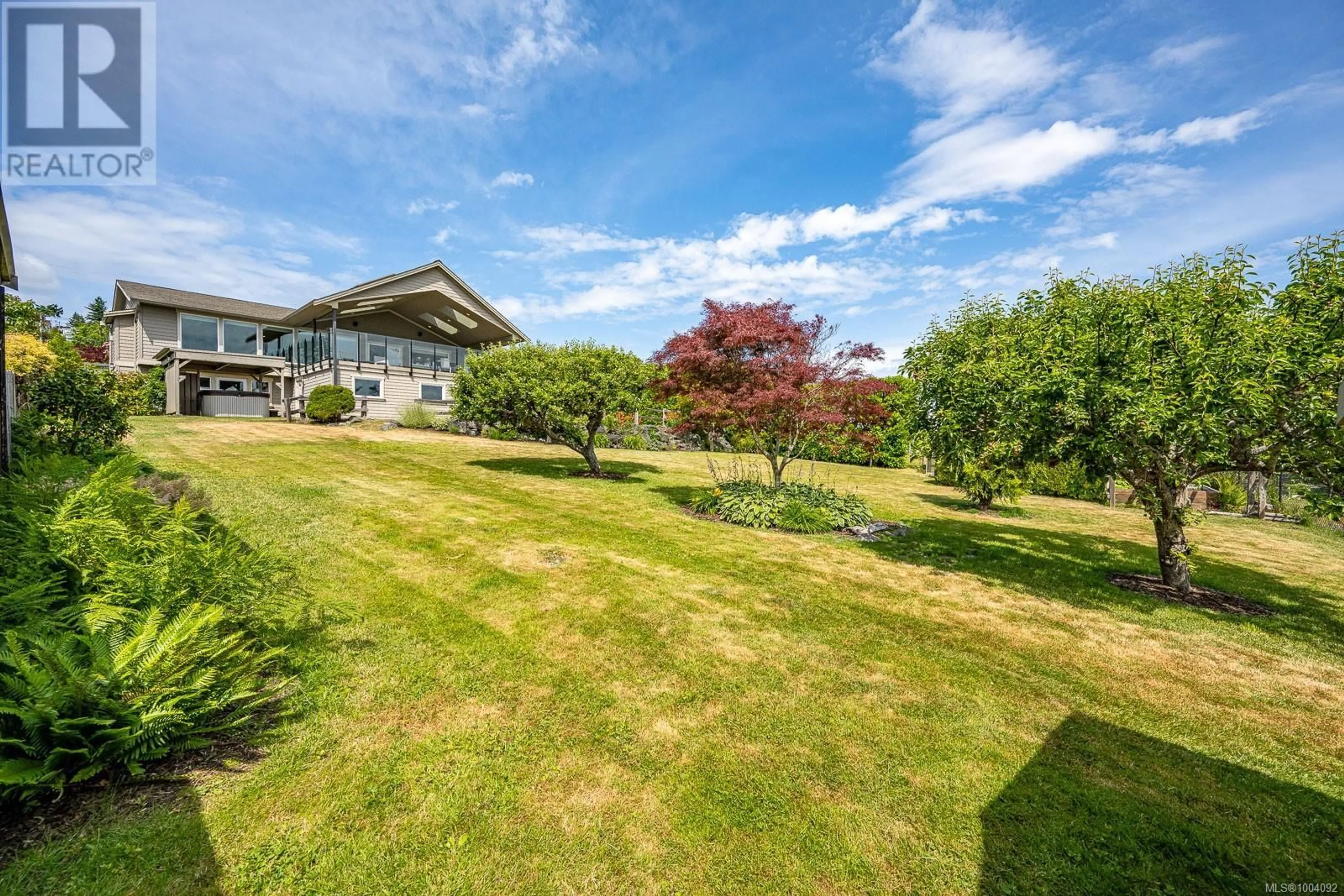A pic from outside/outdoor area/front of a property/back of a property/a pic from drone, unknown for 321 CARNEGIE STREET, Campbell River British Columbia V9W2J4