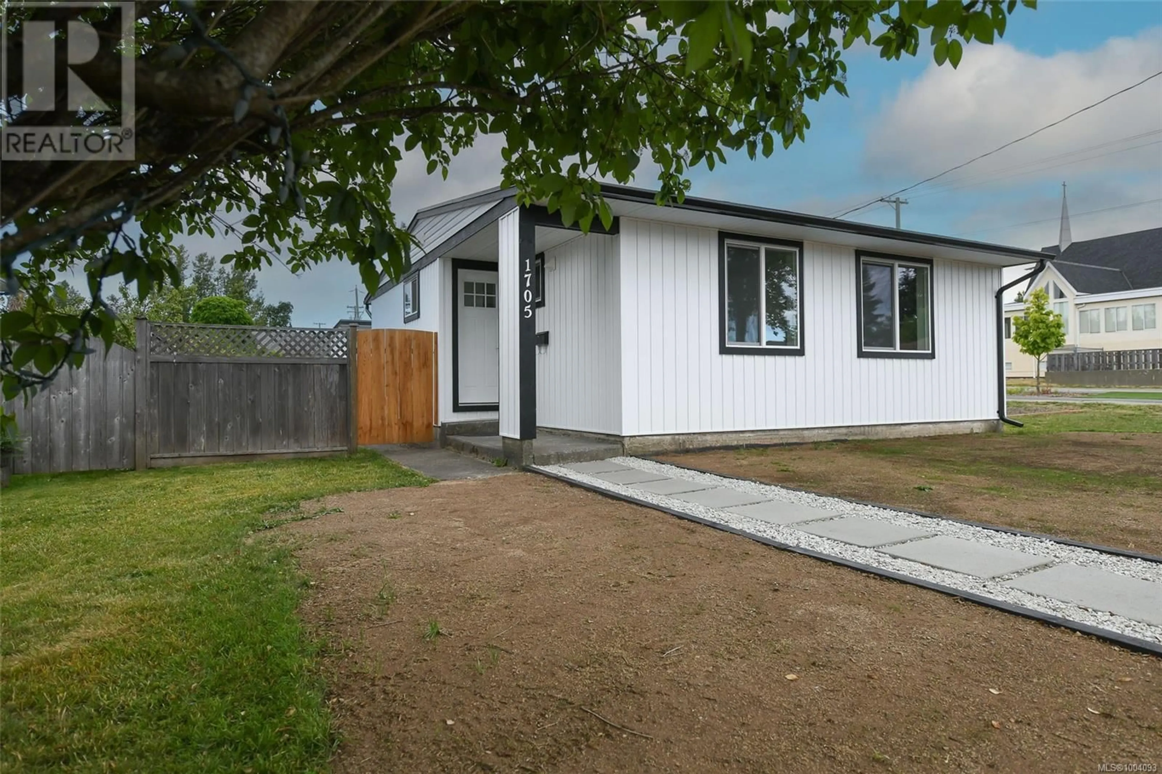 A pic from outside/outdoor area/front of a property/back of a property/a pic from drone, street for 1705 LEWIS AVENUE, Courtenay British Columbia V9N2Z1