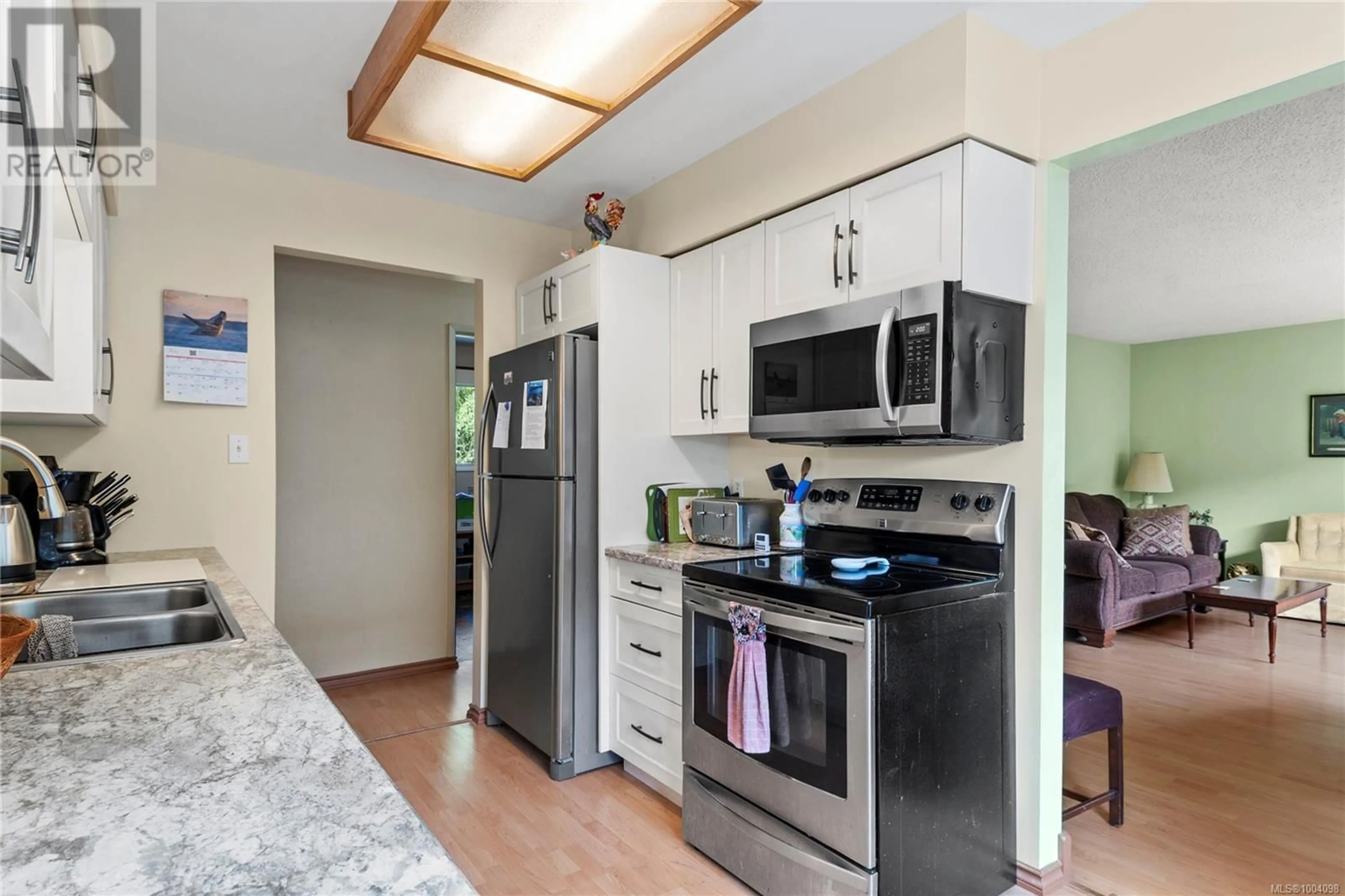 Standard kitchen, unknown for 880 PINECREST ROAD, Campbell River British Columbia V9W3P3