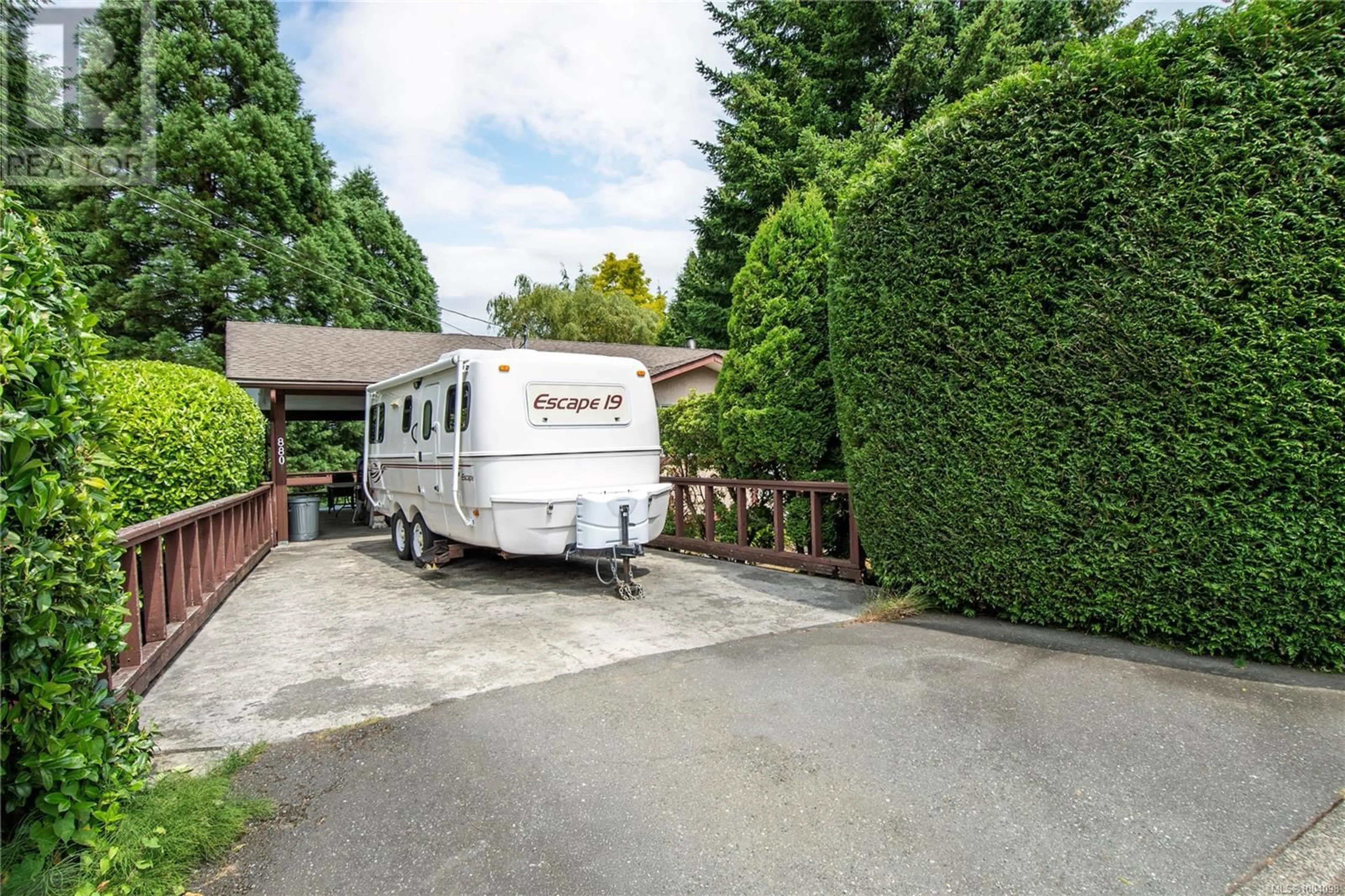 A pic from outside/outdoor area/front of a property/back of a property/a pic from drone, street for 880 PINECREST ROAD, Campbell River British Columbia V9W3P3